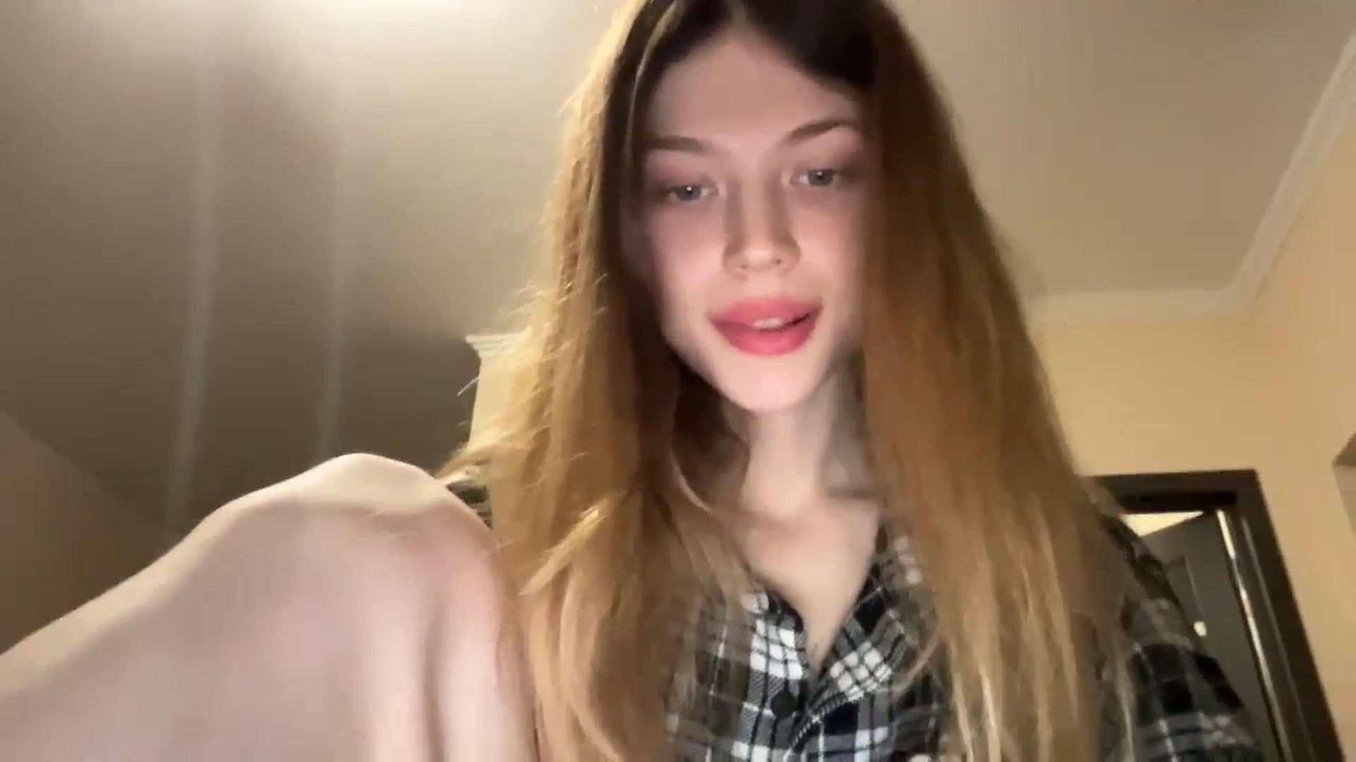Gallery image thumbnail from Coconut_dream's myfreecams stream on, 12/09/2023, 07:46 image 5 of 20