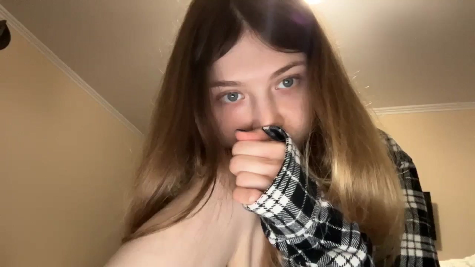 Gallery image thumbnail from Coconut_dream's myfreecams stream on, 12/09/2023, 08:48 image 12 of 20