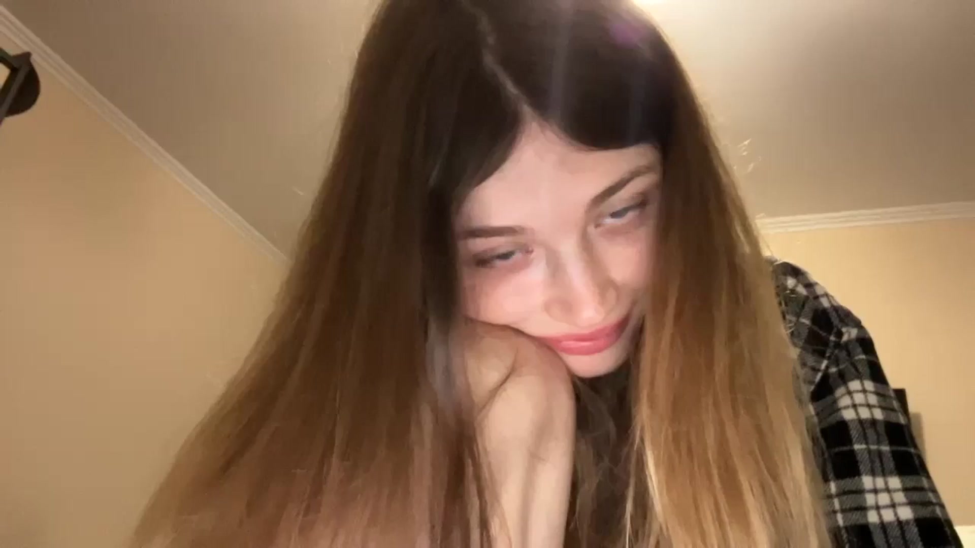 Gallery image thumbnail from Coconut_dream's myfreecams stream on, 12/09/2023, 08:48 image 15 of 20