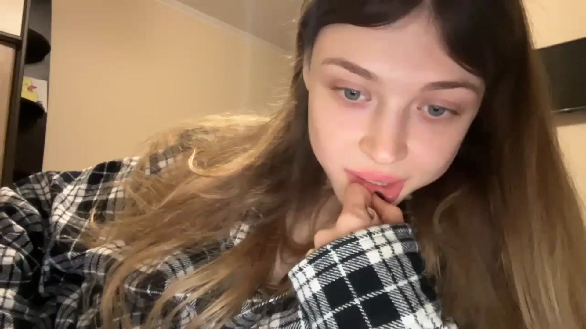 Gallery image thumbnail from Coconut_dream's myfreecams stream on, 12/09/2023, 09:25 image 15 of 20