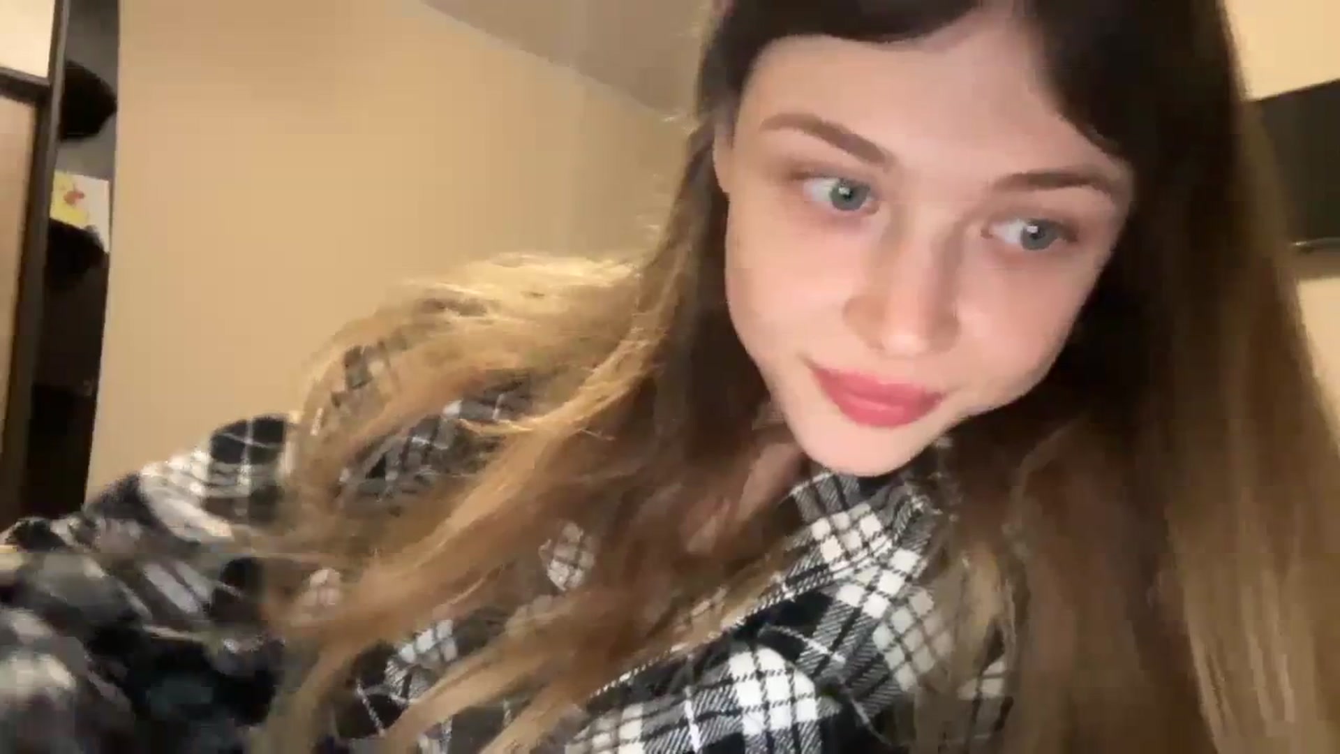 Gallery image thumbnail from Coconut_dream's myfreecams stream on, 12/09/2023, 09:25 image 16 of 20