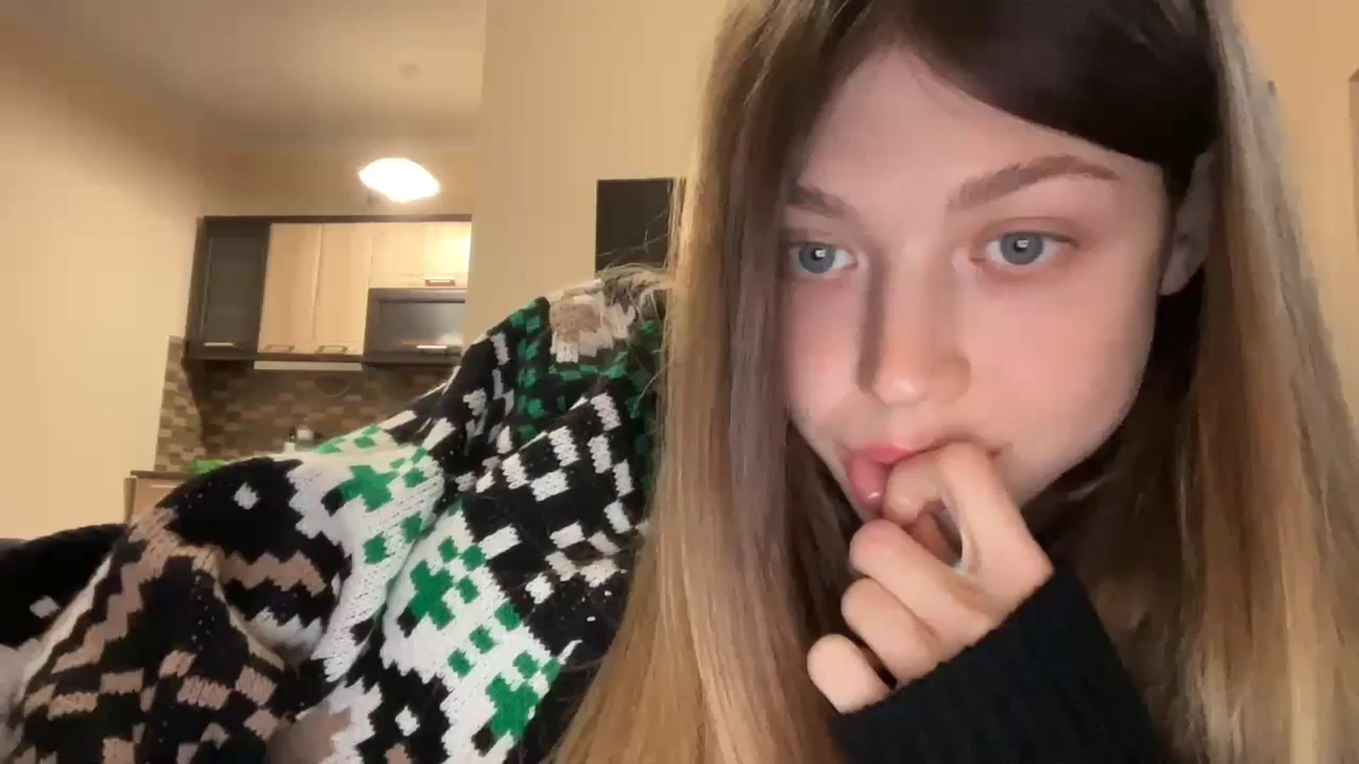 Gallery image thumbnail from Coconut_dream's myfreecams stream on, 12/10/2023, 07:37 image 16 of 20