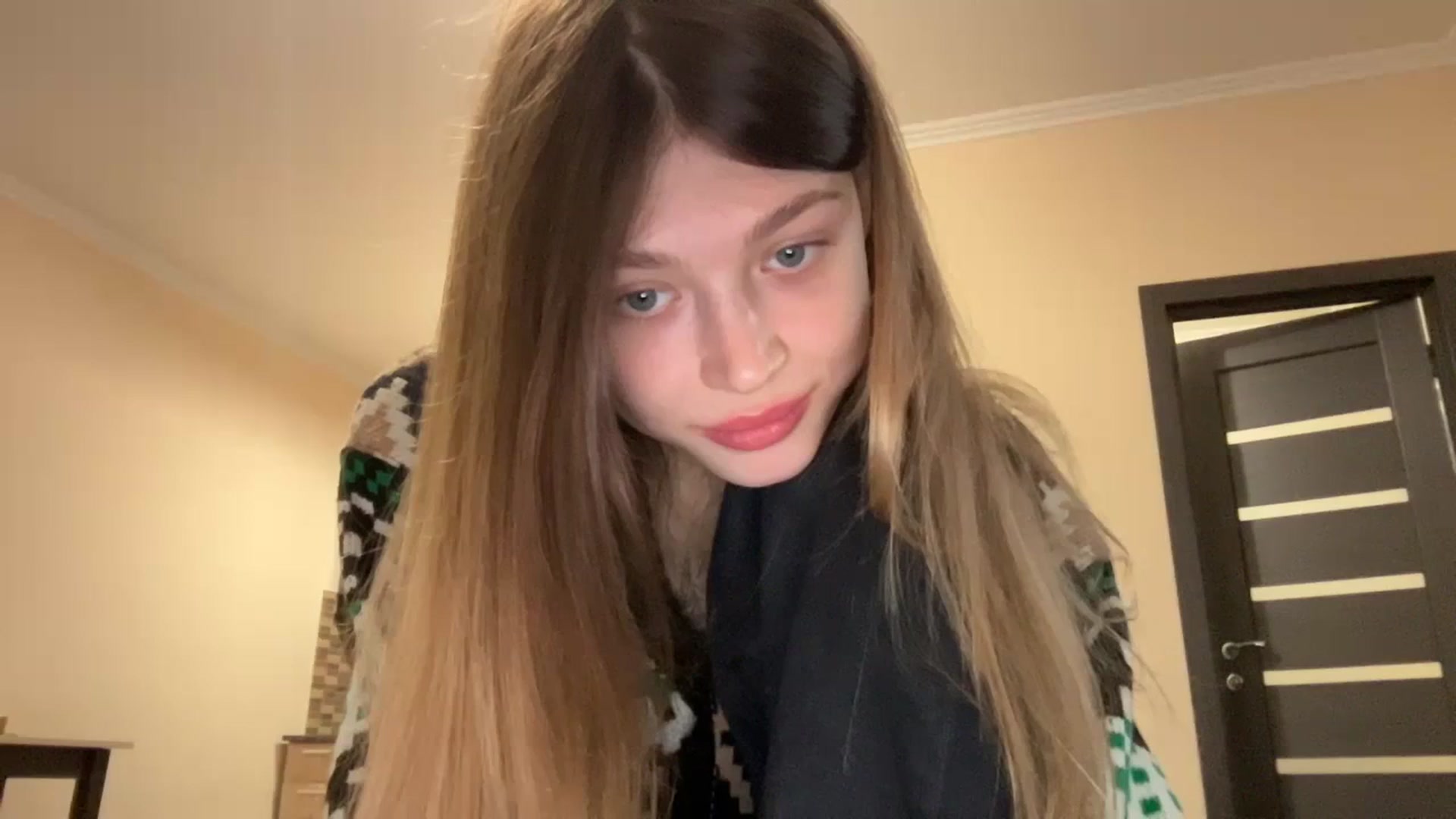 Gallery image thumbnail from Coconut_dream's myfreecams stream on, 12/10/2023, 07:37 image 6 of 20