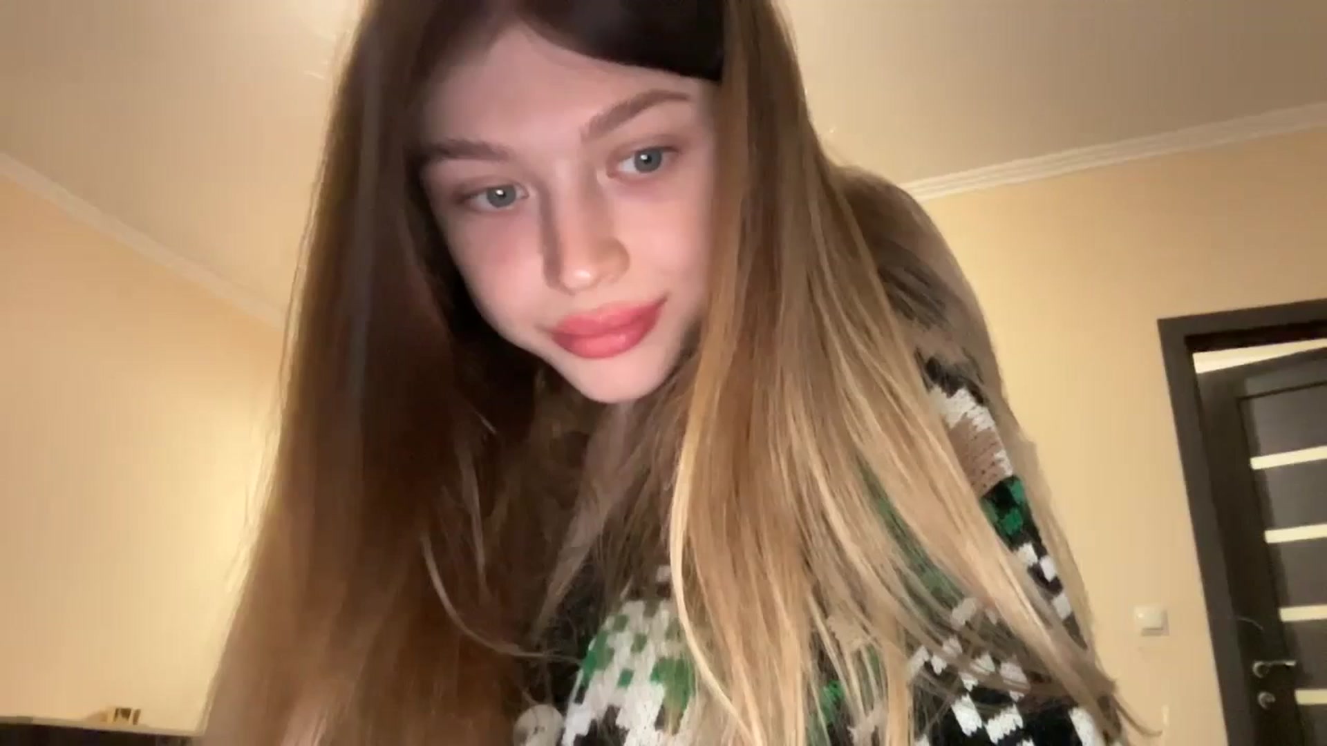 Gallery image thumbnail from Coconut_dream's myfreecams stream on, 12/10/2023, 07:37 image 11 of 20