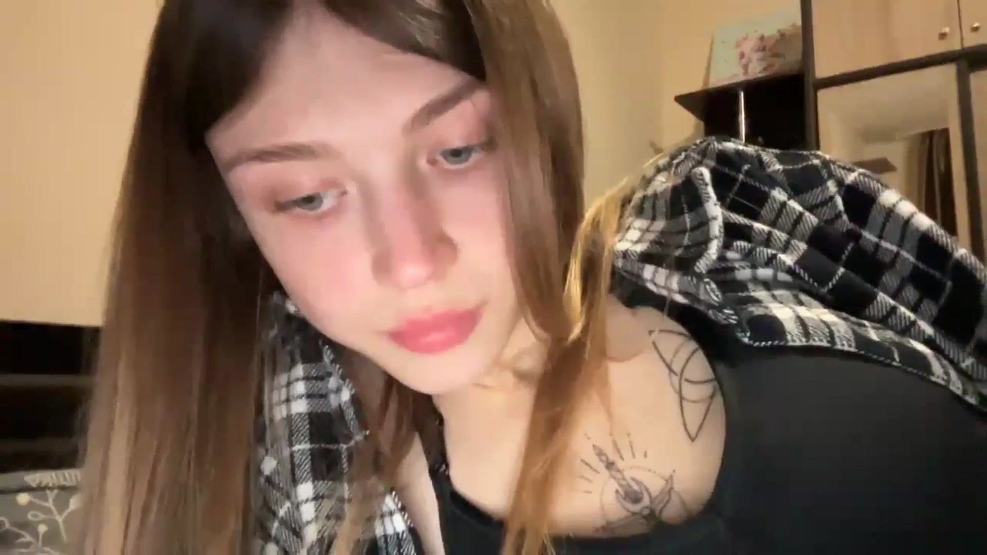 Gallery image thumbnail from Coconut_dream's myfreecams stream on, 12/11/2023, 20:12 image 16 of 20