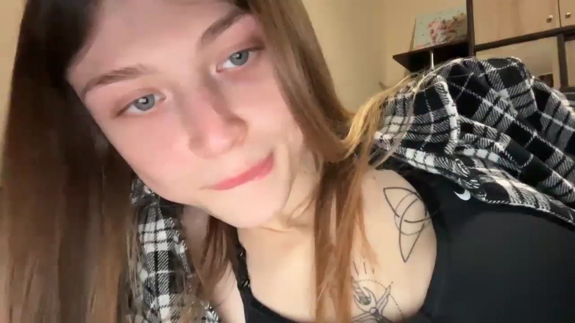 Gallery image thumbnail from Coconut_dream's myfreecams stream on, 12/11/2023, 20:12 image 15 of 20