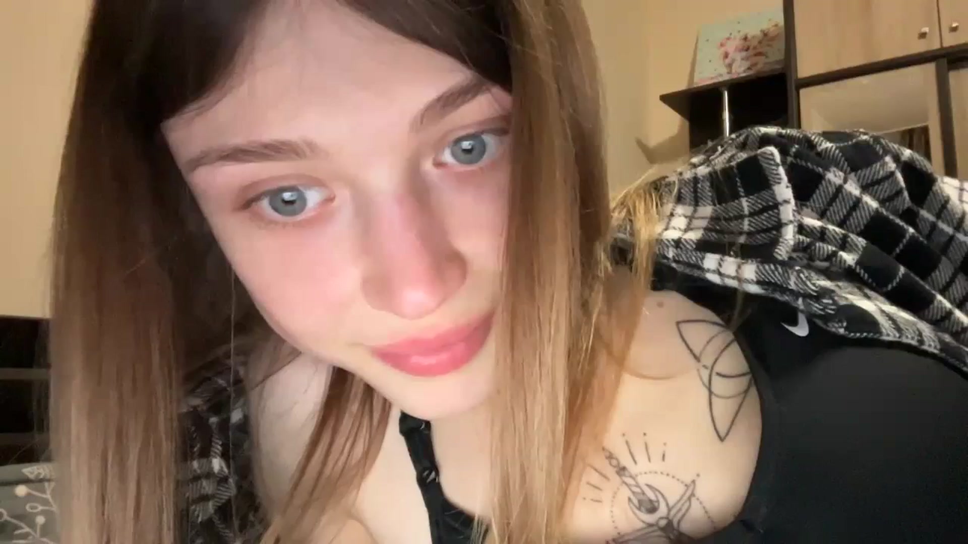 Gallery image thumbnail from Coconut_dream's myfreecams stream on, 12/11/2023, 20:12 image 18 of 20