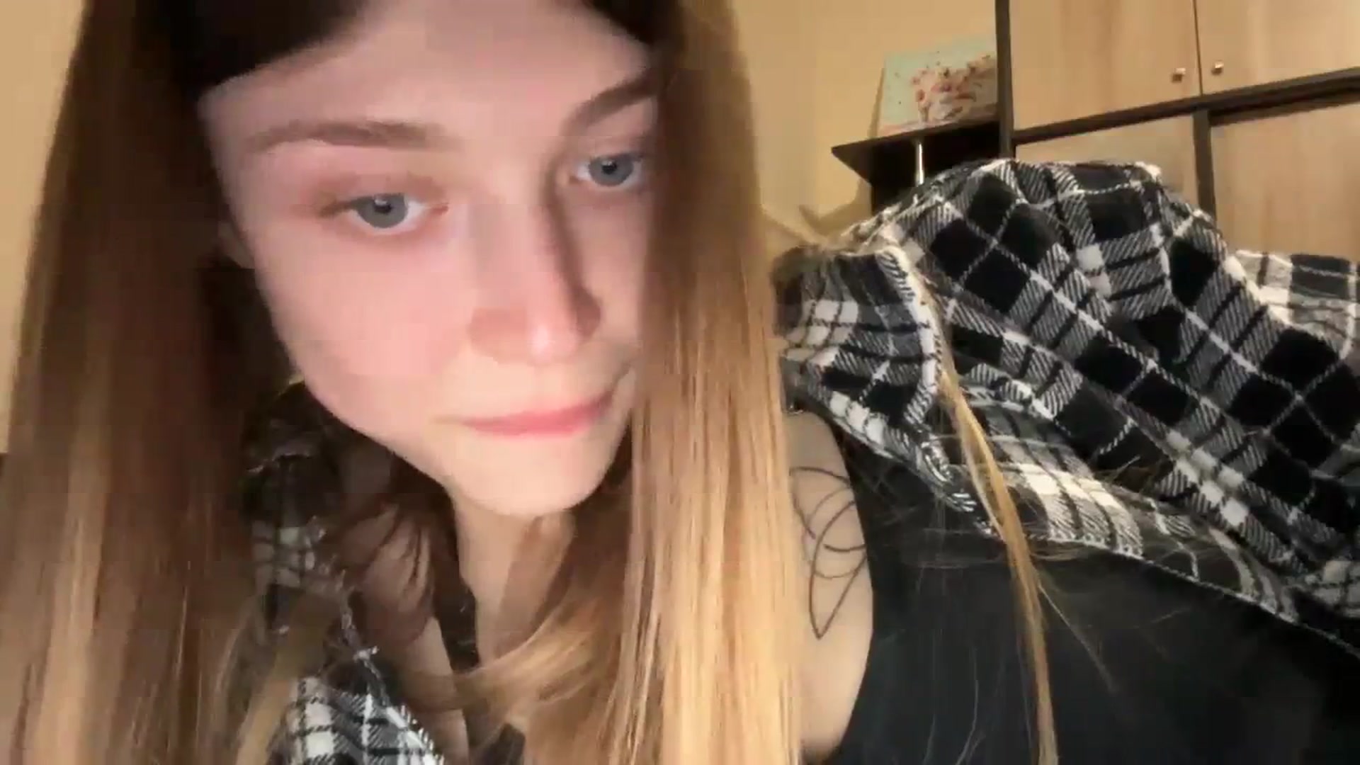 Gallery image thumbnail from Coconut_dream's myfreecams stream on, 12/11/2023, 20:12 image 10 of 20
