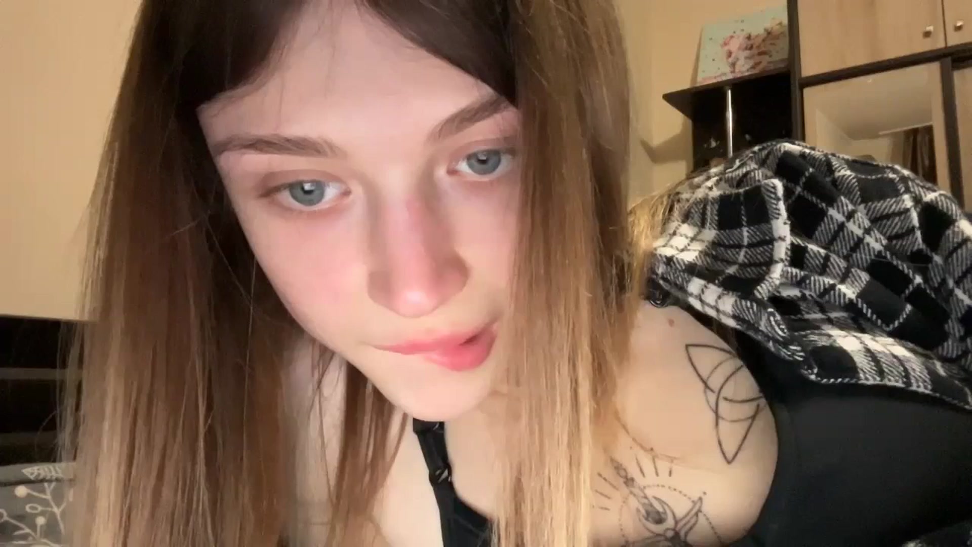 Gallery image thumbnail from Coconut_dream's myfreecams stream on, 12/11/2023, 20:12 image 20 of 20