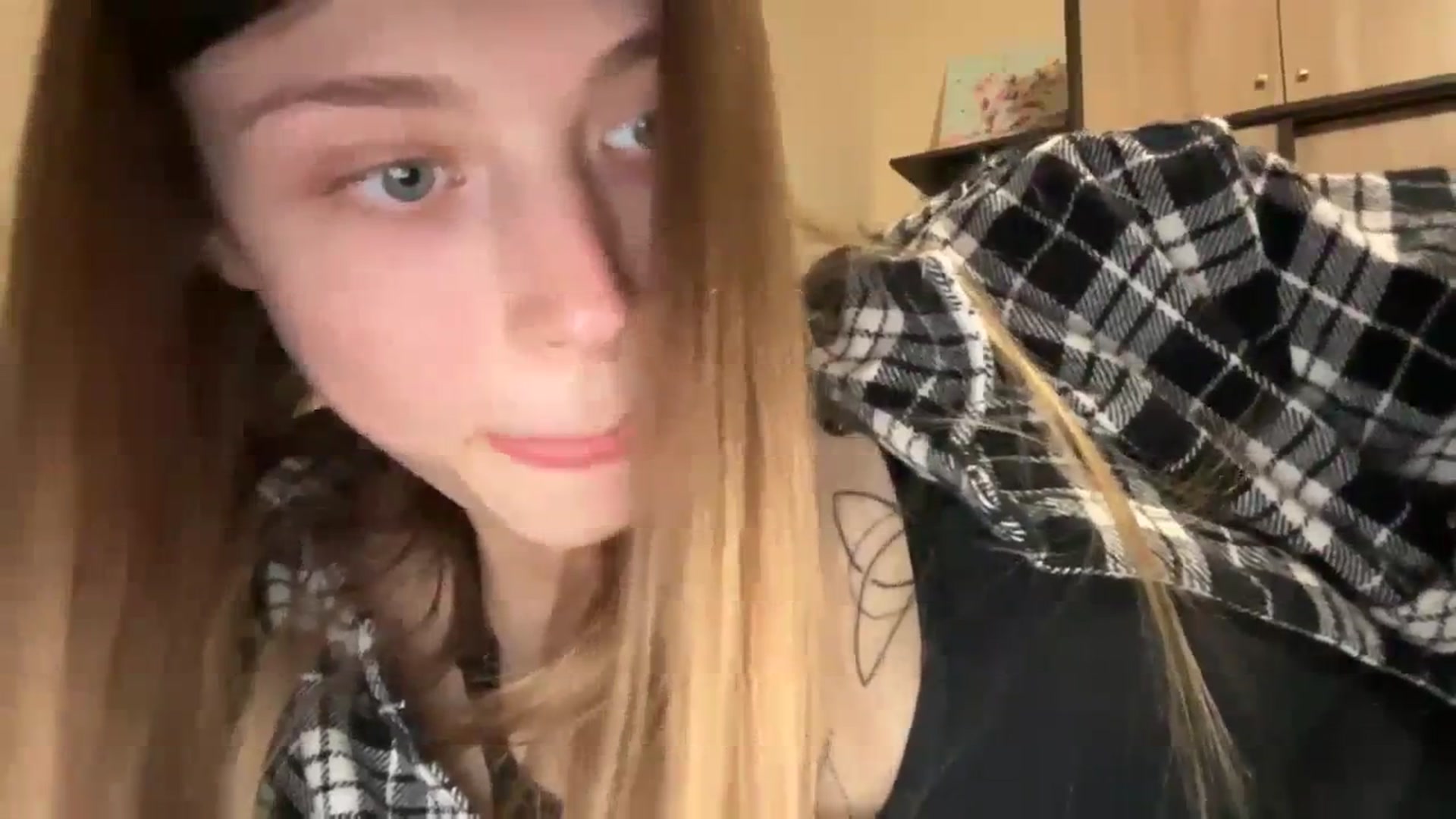 Gallery image thumbnail from Coconut_dream's myfreecams stream on, 12/11/2023, 20:12 image 9 of 20