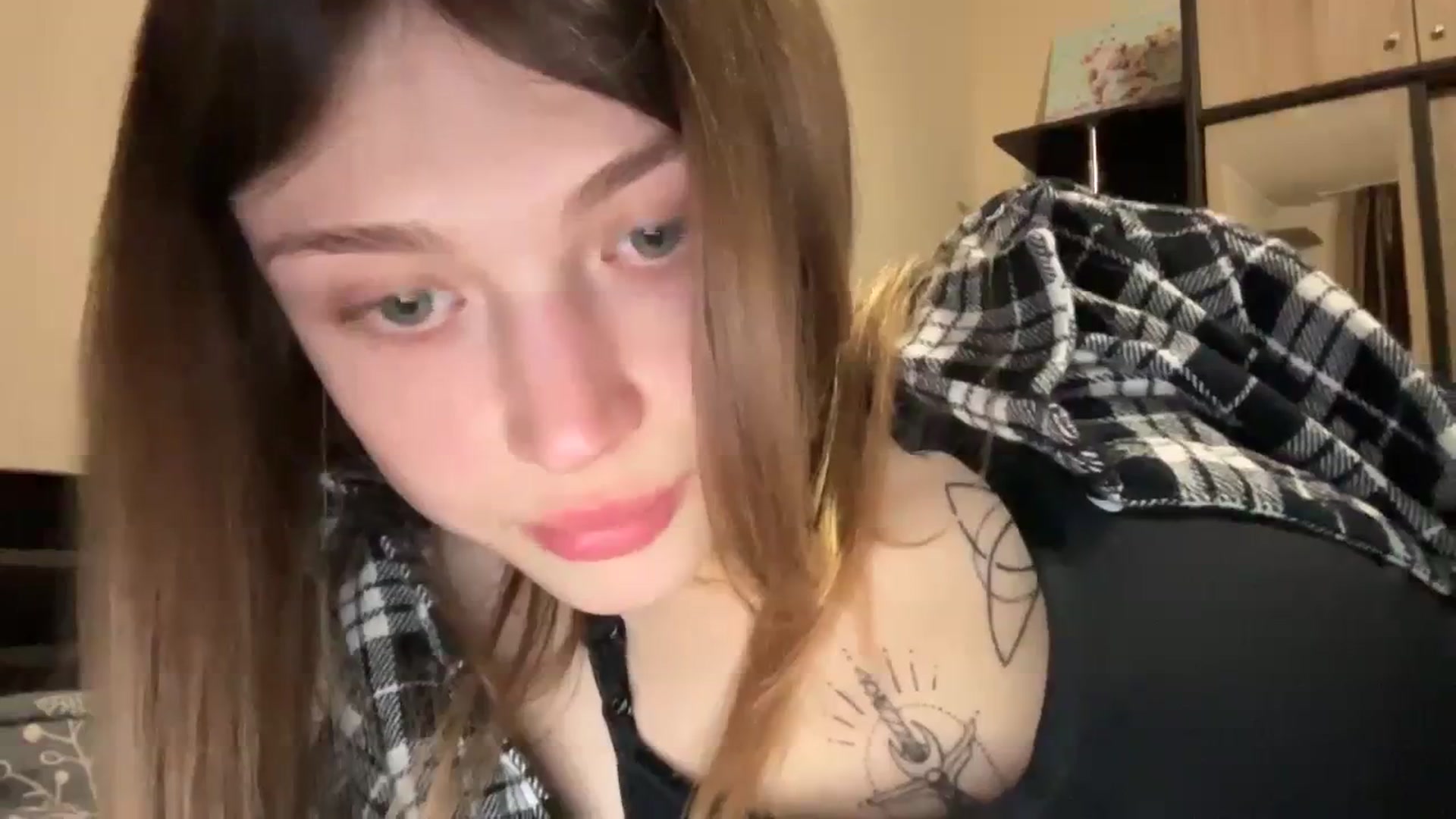 Gallery image thumbnail from Coconut_dream's myfreecams stream on, 12/11/2023, 20:12 image 17 of 20