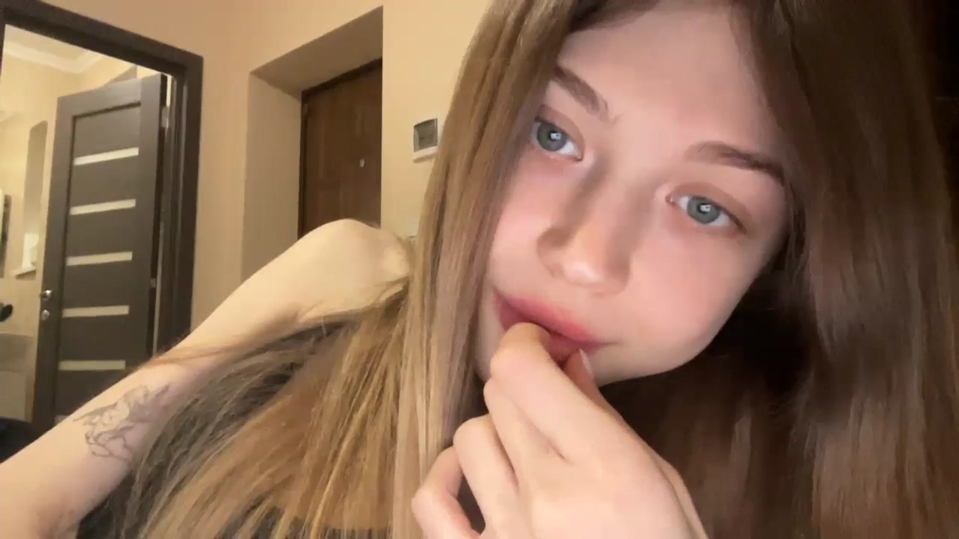 Gallery image thumbnail from Coconut_dream's myfreecams stream on, 12/14/2023, 07:45 image 16 of 20