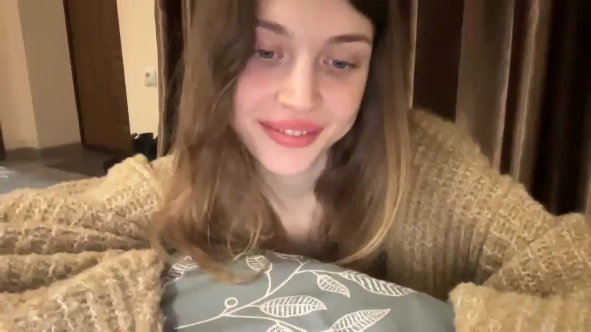 Gallery image thumbnail from Coconut_dream's myfreecams stream on, 12/17/2023, 19:20 image 6 of 20