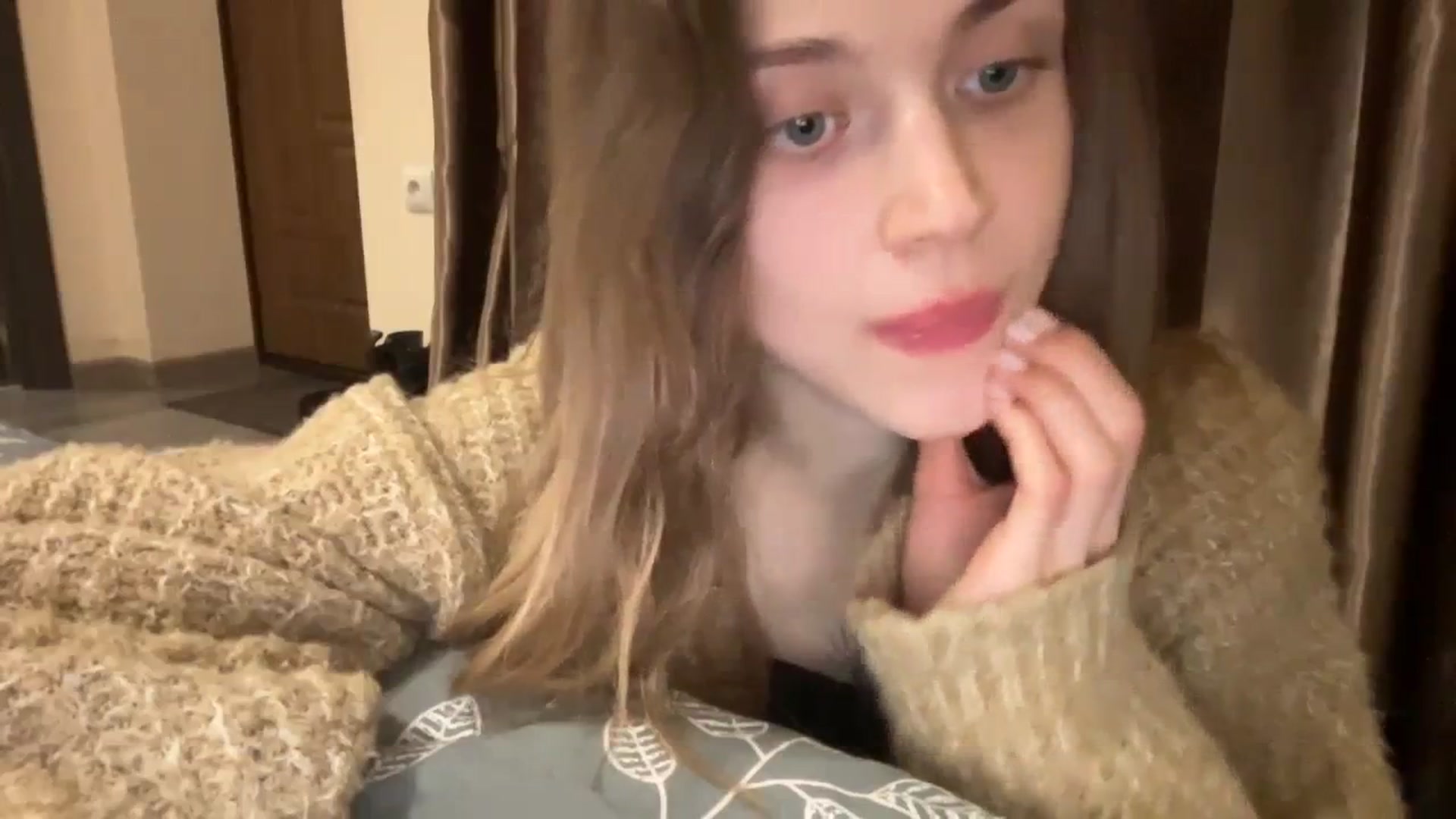 Gallery image thumbnail from Coconut_dream's myfreecams stream on, 12/17/2023, 19:20 image 12 of 20