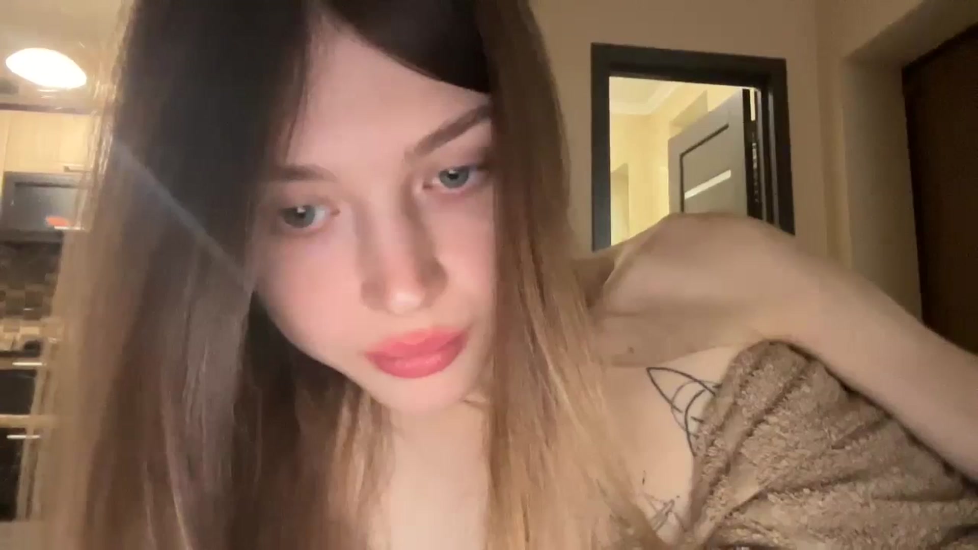 Gallery image thumbnail from Coconut_dream's myfreecams stream on, 12/19/2023, 07:20 image 9 of 20