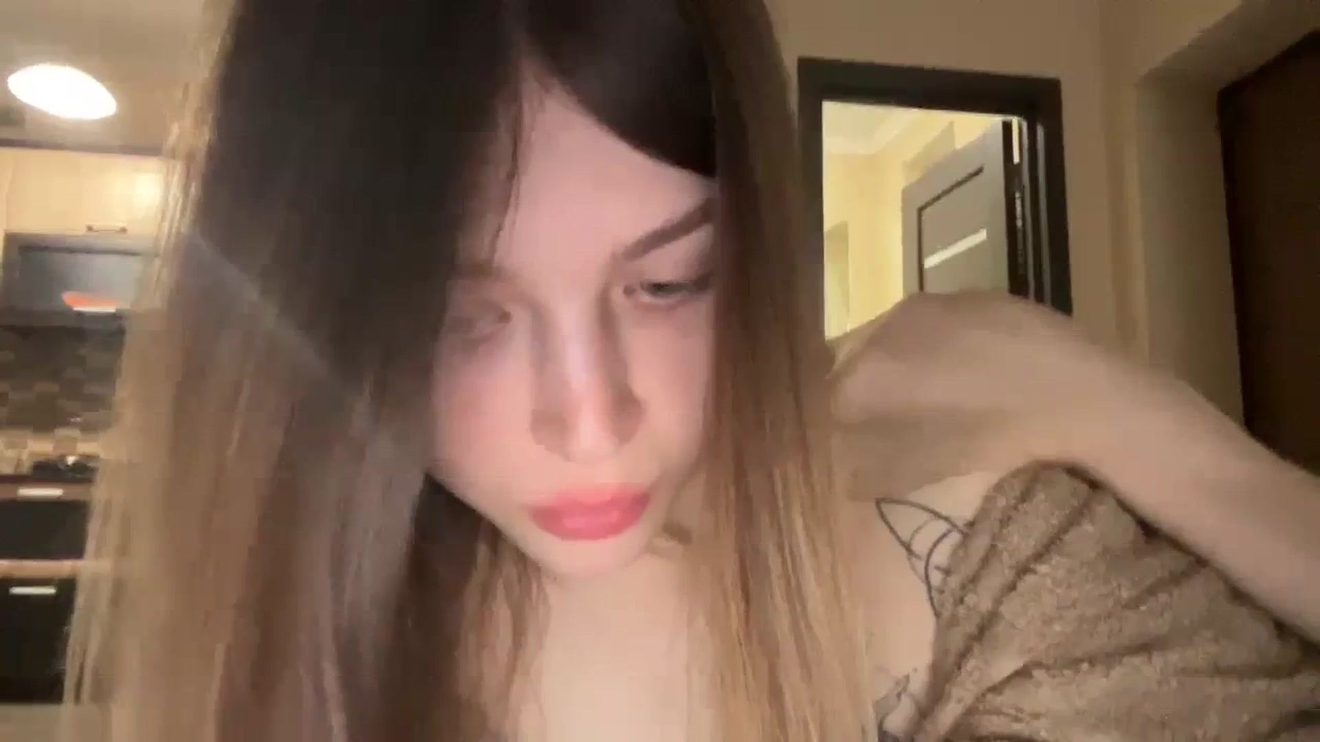Gallery image thumbnail from Coconut_dream's myfreecams stream on, 12/19/2023, 07:20 image 10 of 20