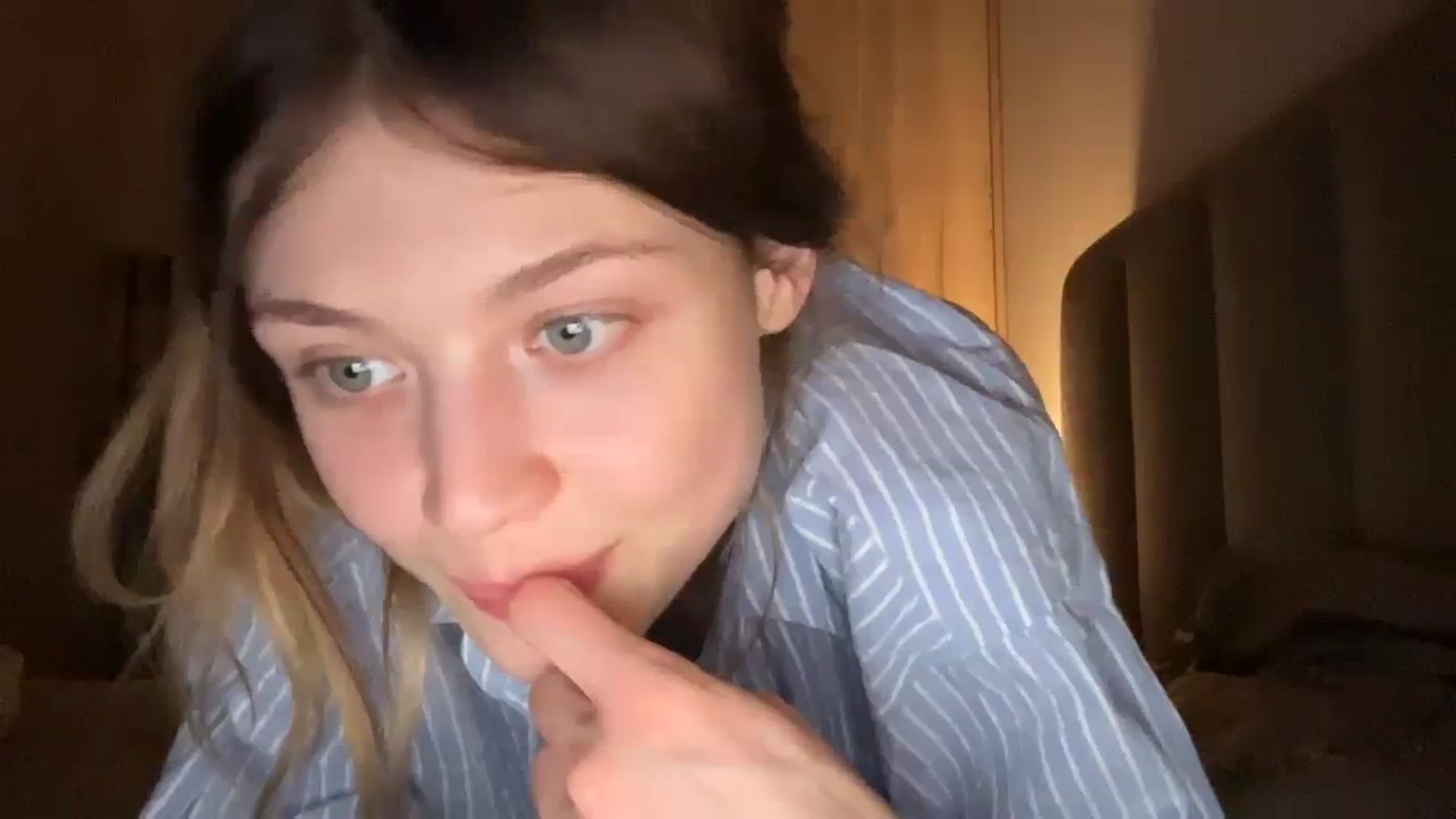 Gallery image thumbnail from Coconut_dream's myfreecams stream on, 01/06/2024, 23:24 image 5 of 20
