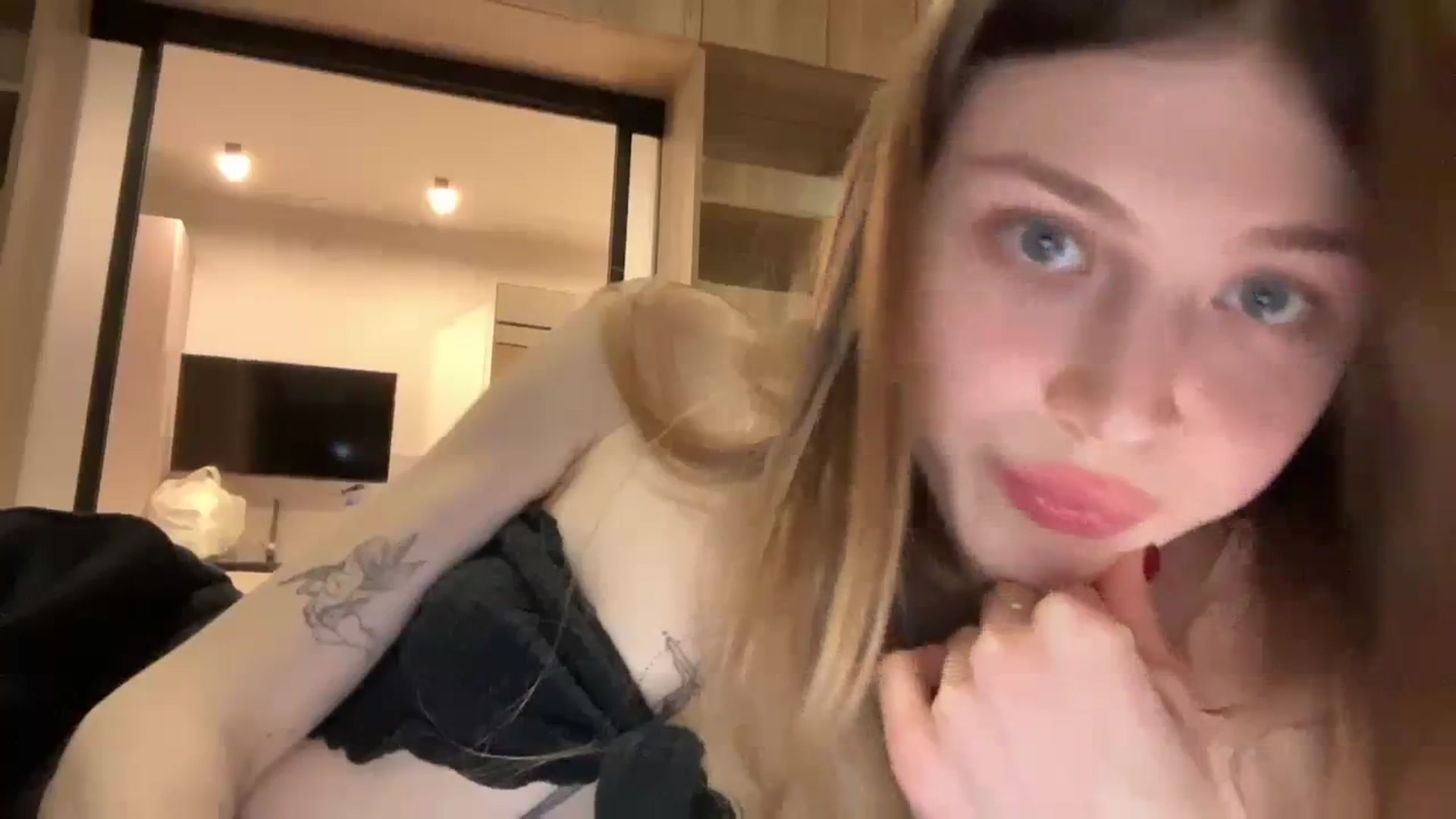 Gallery image thumbnail from Coconut_dream's myfreecams stream on, 01/08/2024, 17:21 image 15 of 20