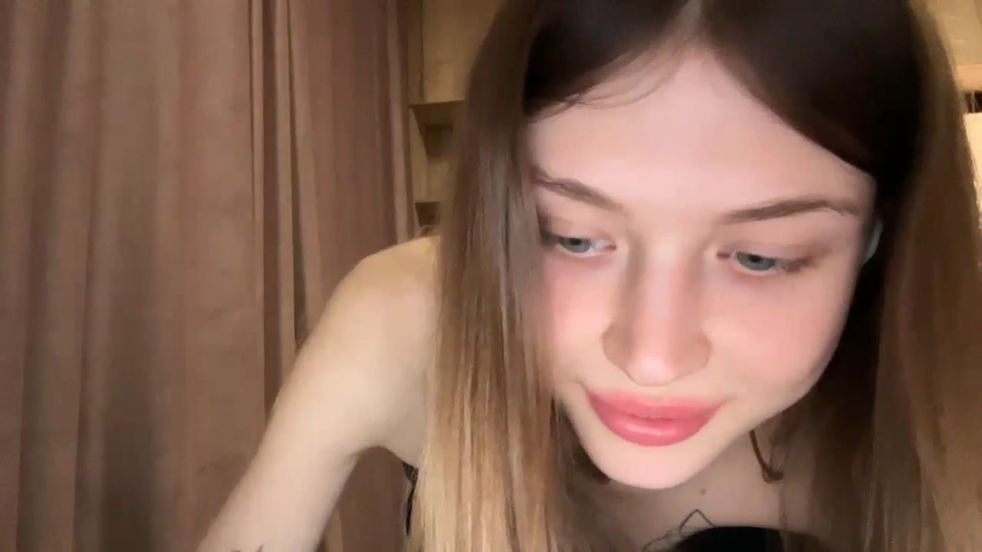 Gallery image thumbnail from Coconut_dream's myfreecams stream on, 01/08/2024, 21:34 image 16 of 20