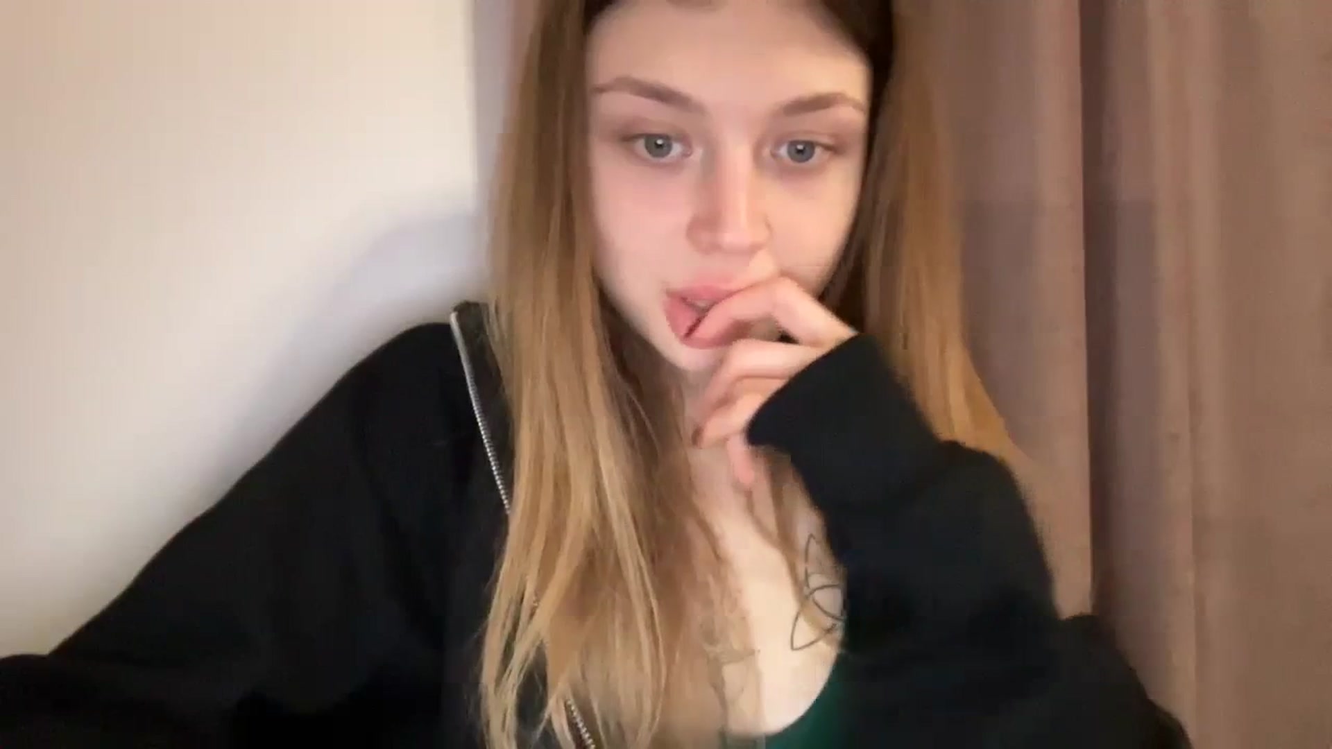 Gallery image thumbnail from Coconut_dream's myfreecams stream on, 01/12/2024, 21:22 image 19 of 20