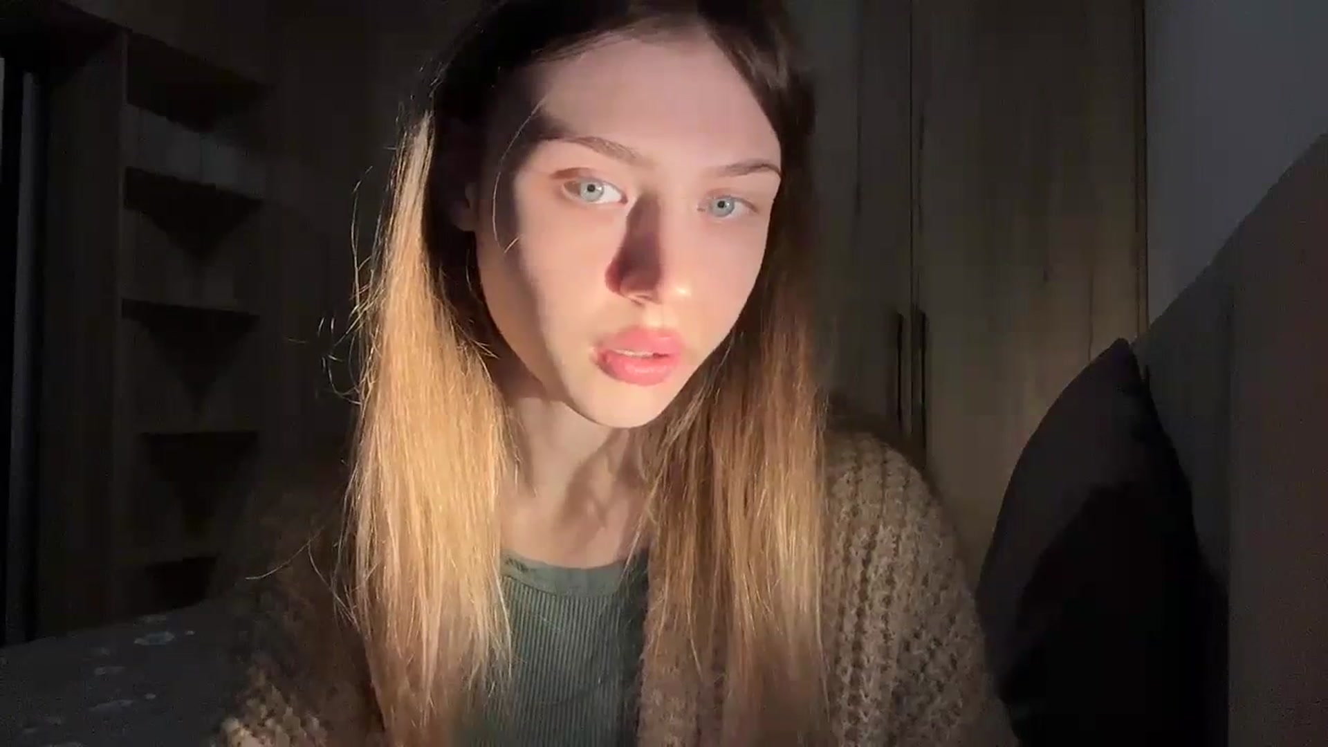 Gallery image thumbnail from Coconut_dream's myfreecams stream on, 01/22/2024, 21:35 image 7 of 20