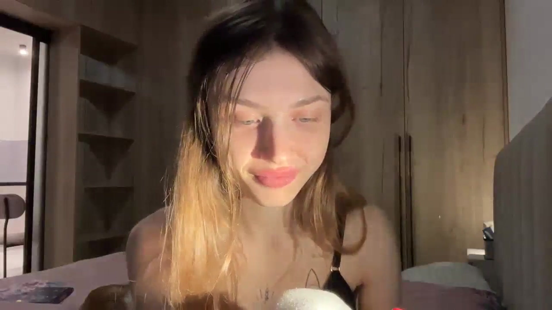 Gallery image thumbnail from Coconut_dream's myfreecams stream on, 01/24/2024, 20:17 image 7 of 20
