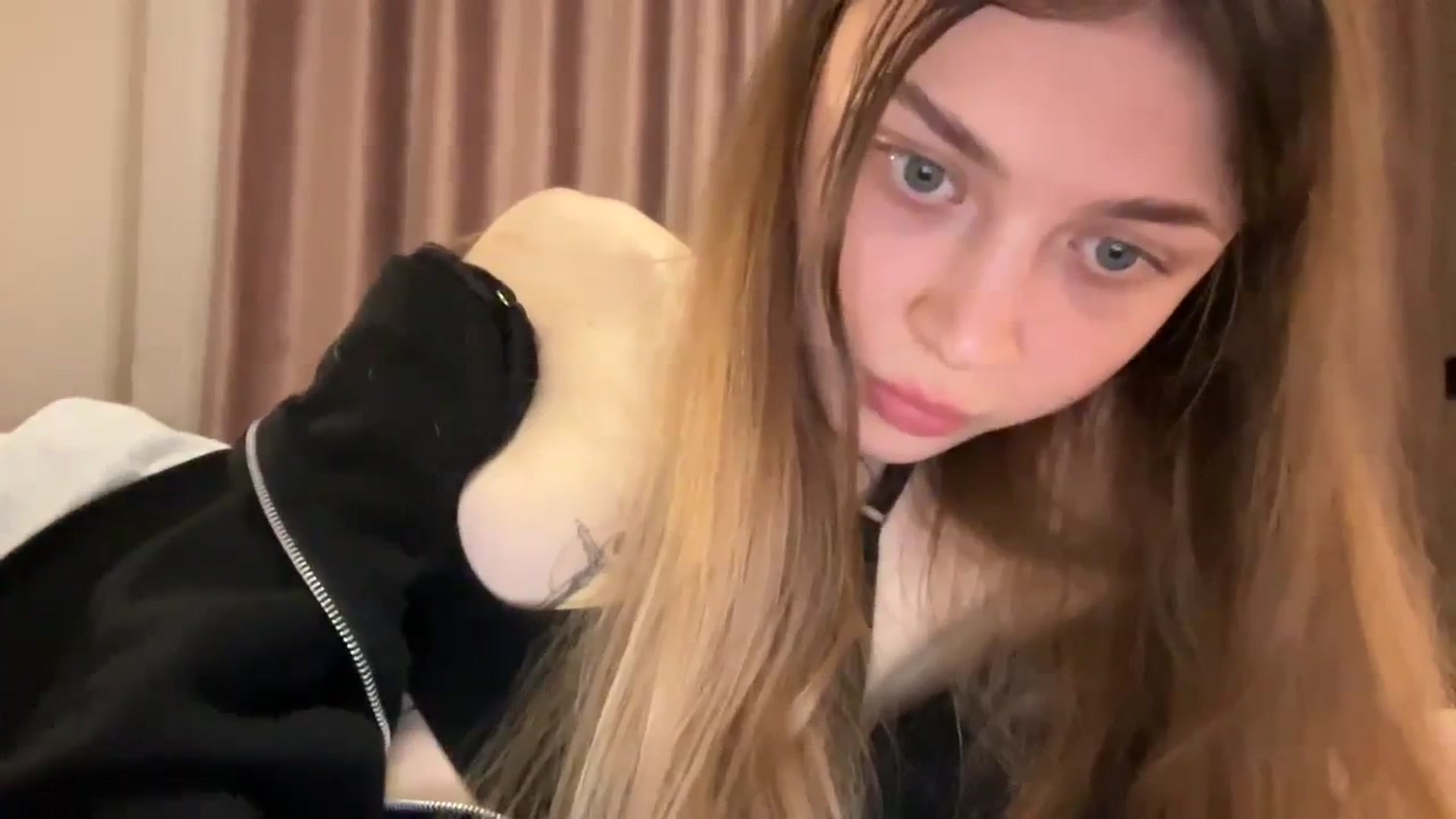 Gallery image thumbnail from Coconut_dream's myfreecams stream on, 01/24/2024, 21:02 image 14 of 20