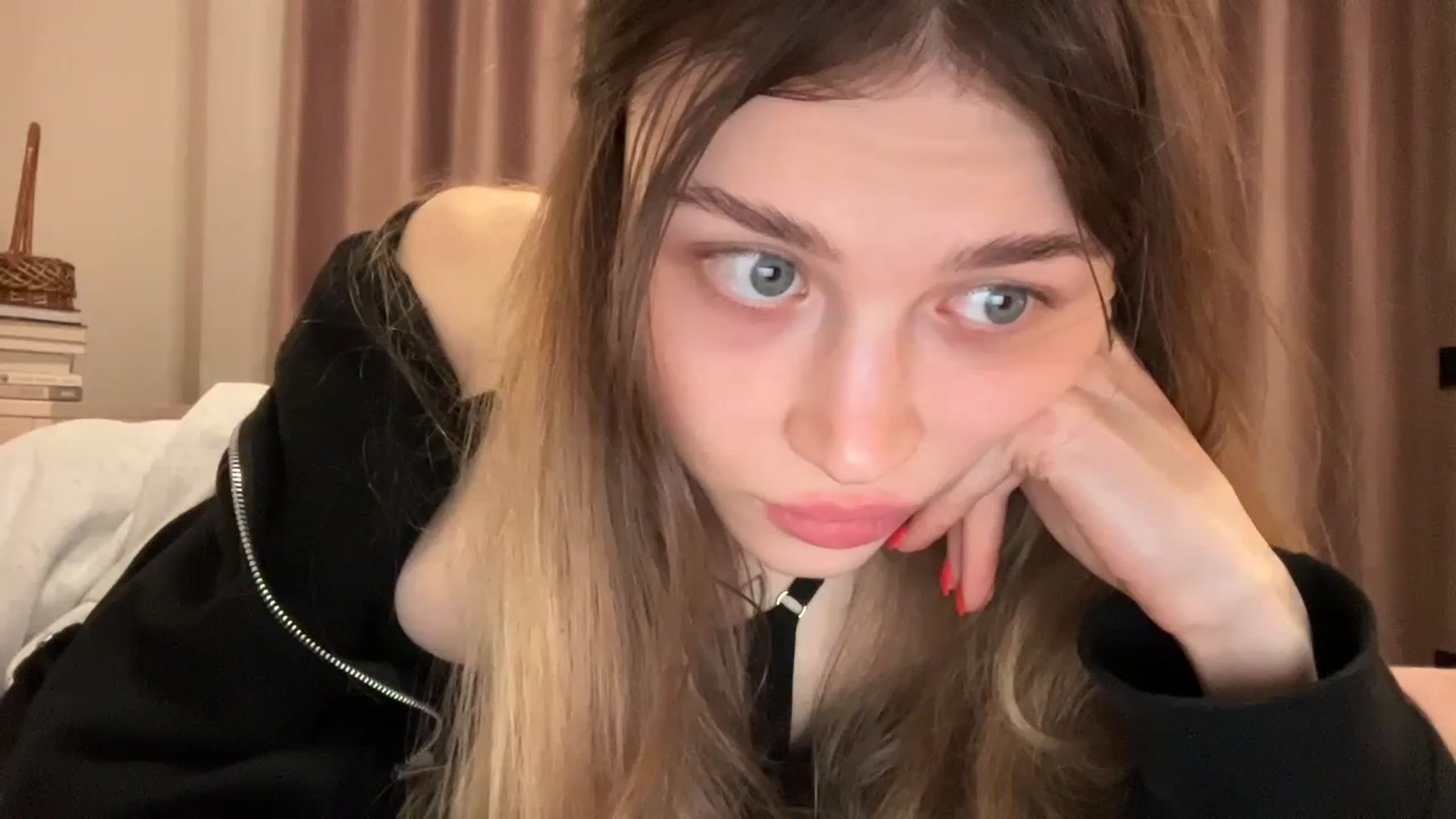 Gallery image thumbnail from Coconut_dream's myfreecams stream on, 01/24/2024, 21:02 image 3 of 20