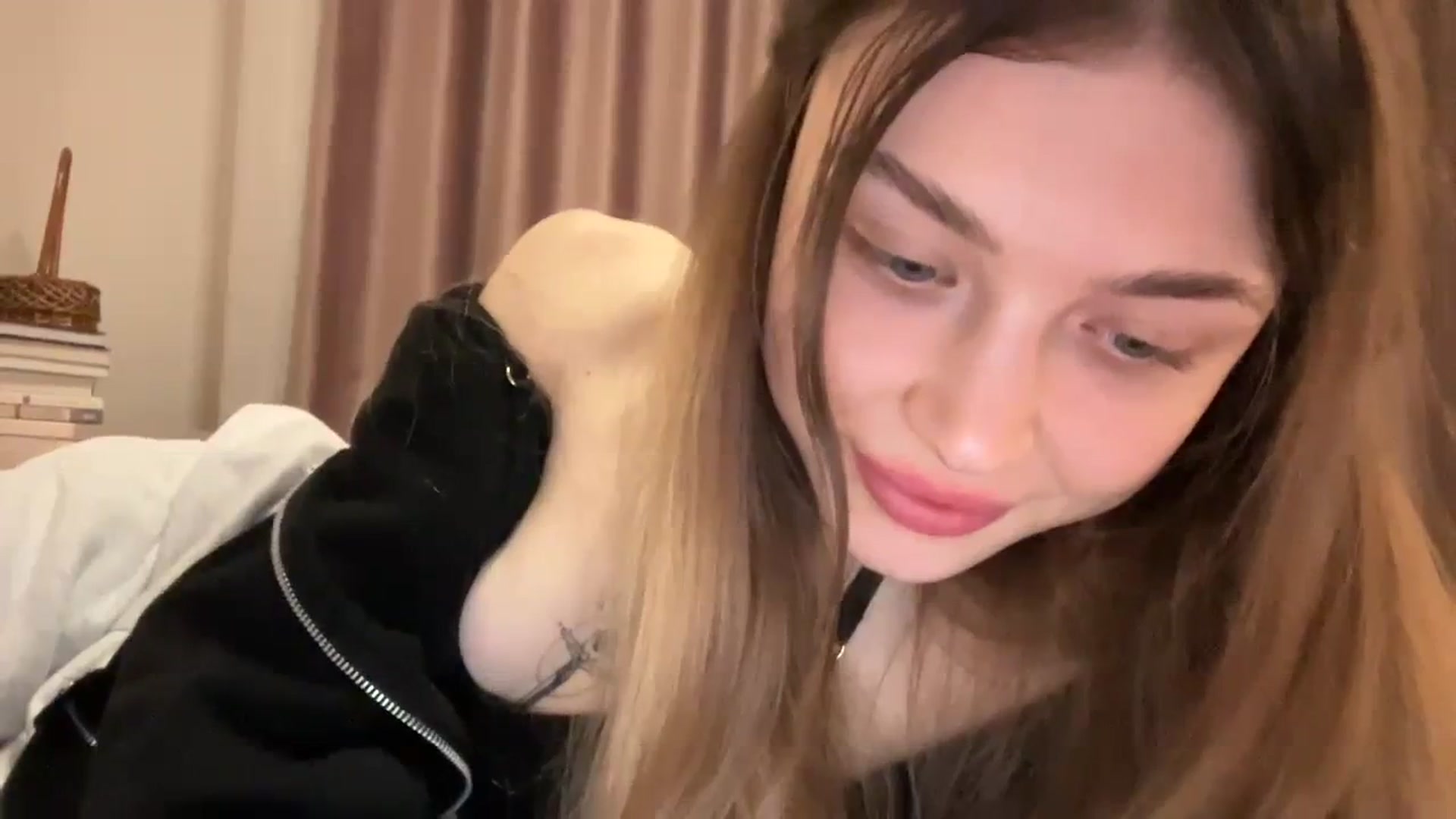 Gallery image thumbnail from Coconut_dream's myfreecams stream on, 01/24/2024, 21:02 image 8 of 20