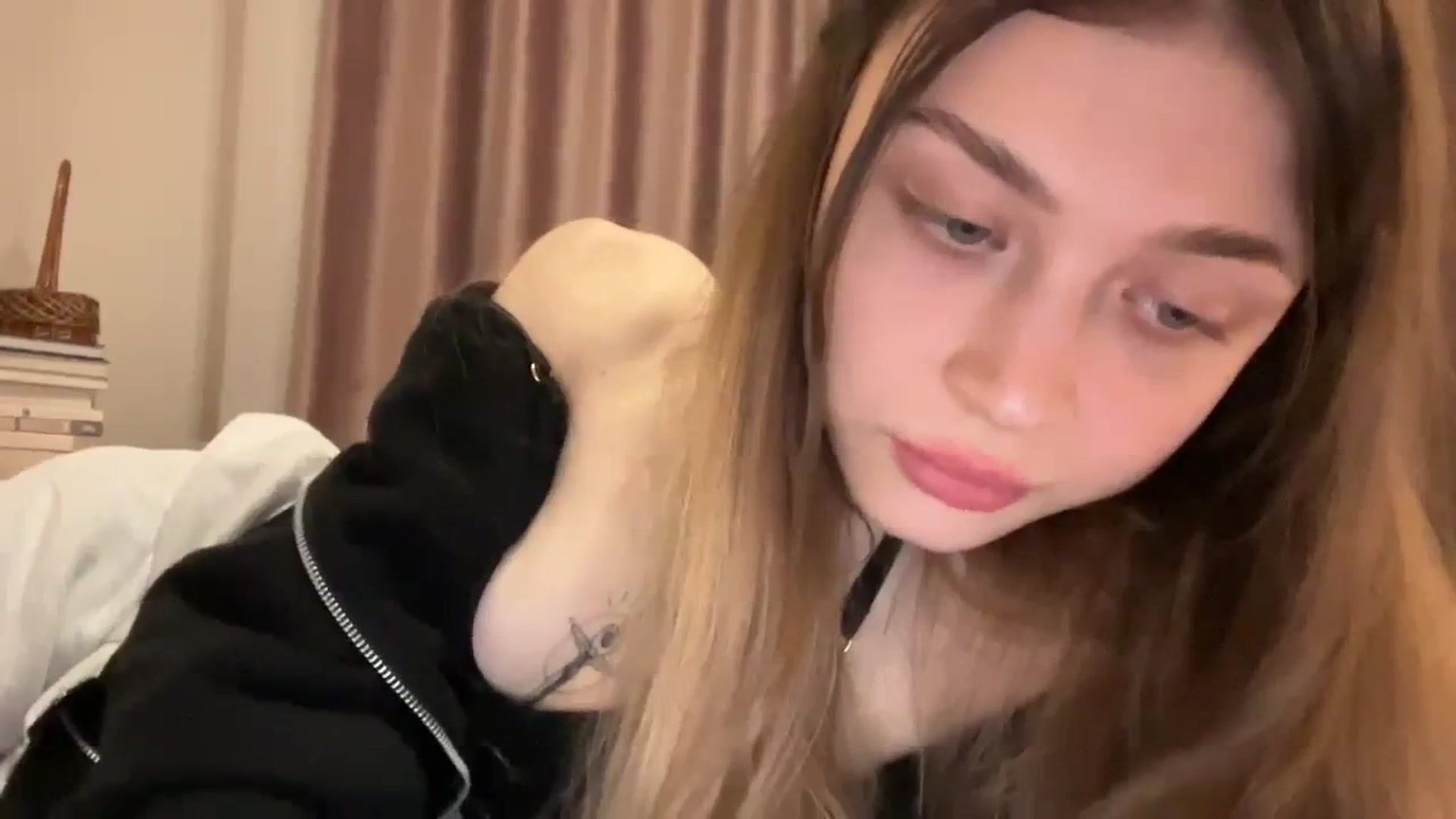 Gallery image thumbnail from Coconut_dream's myfreecams stream on, 01/24/2024, 21:02 image 7 of 20