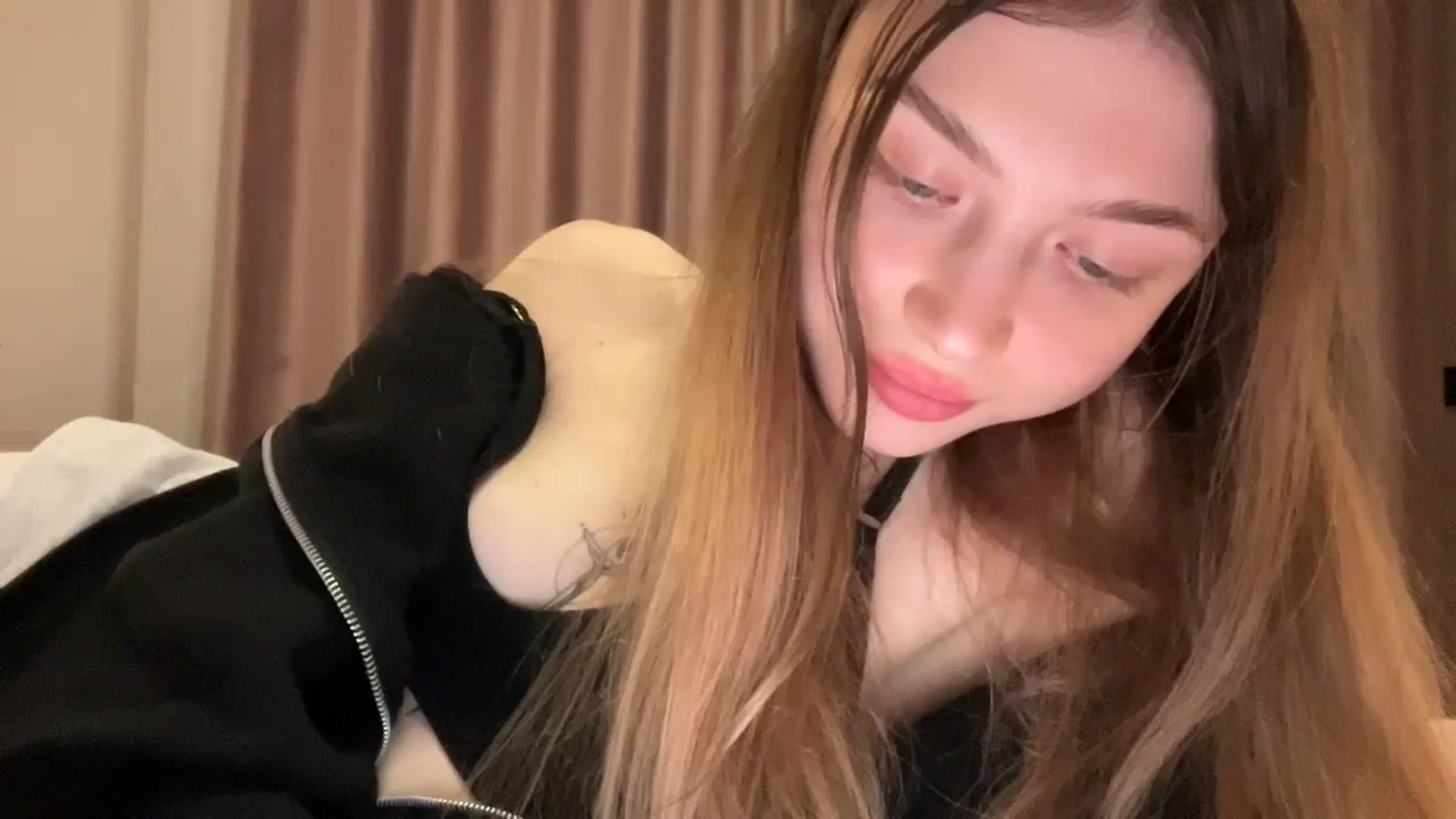 Gallery image thumbnail from Coconut_dream's myfreecams stream on, 01/24/2024, 21:02 image 17 of 20