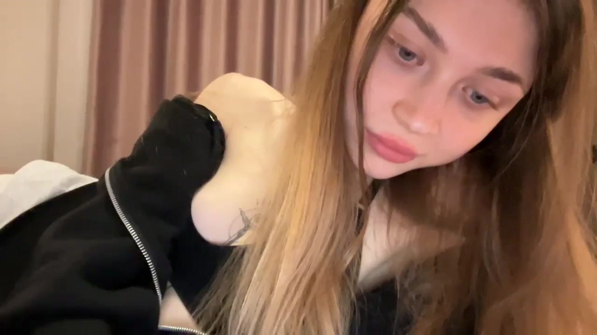 Gallery image thumbnail from Coconut_dream's myfreecams stream on, 01/24/2024, 21:02 image 13 of 20