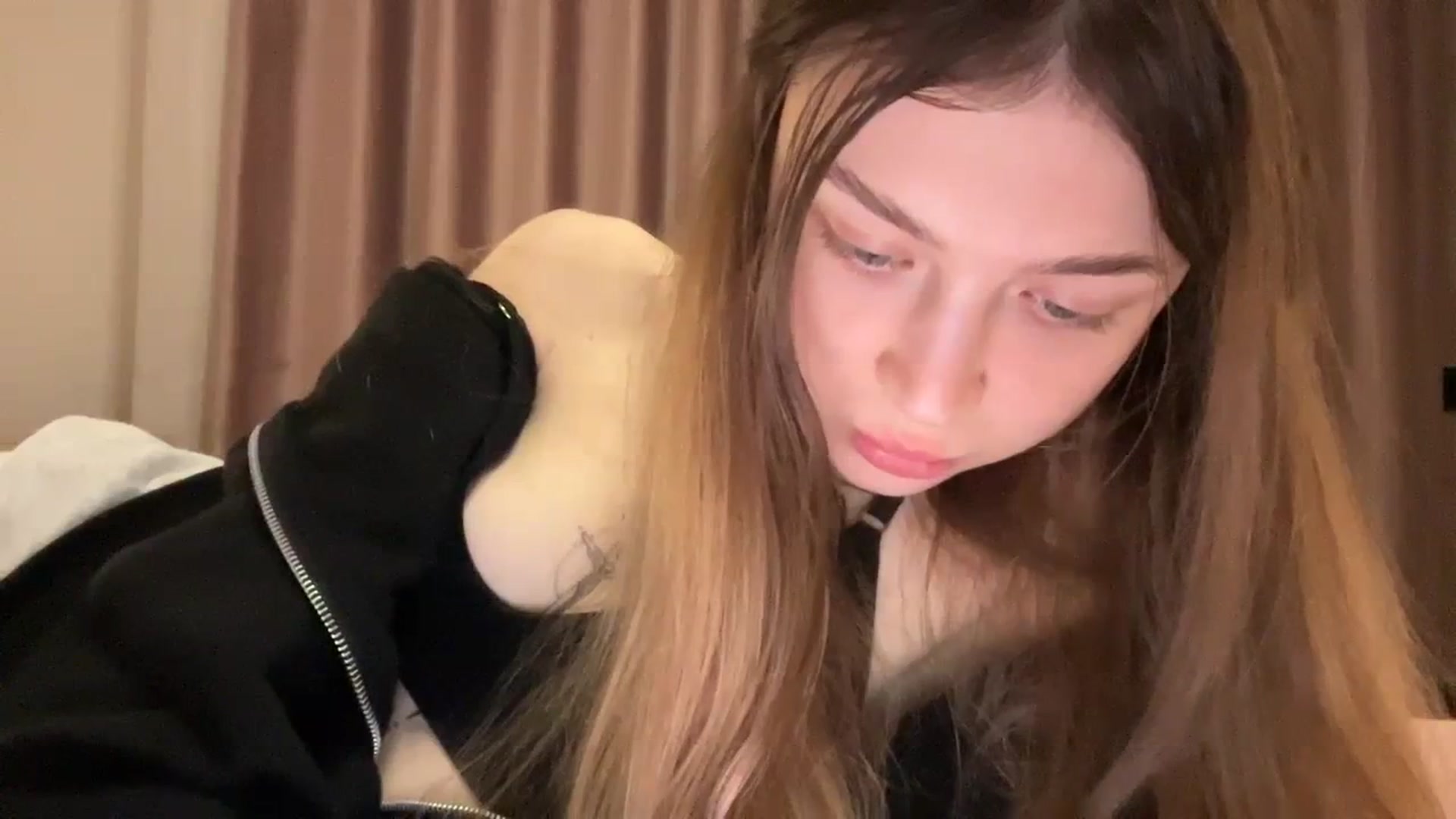 Gallery image thumbnail from Coconut_dream's myfreecams stream on, 01/24/2024, 21:02 image 15 of 20