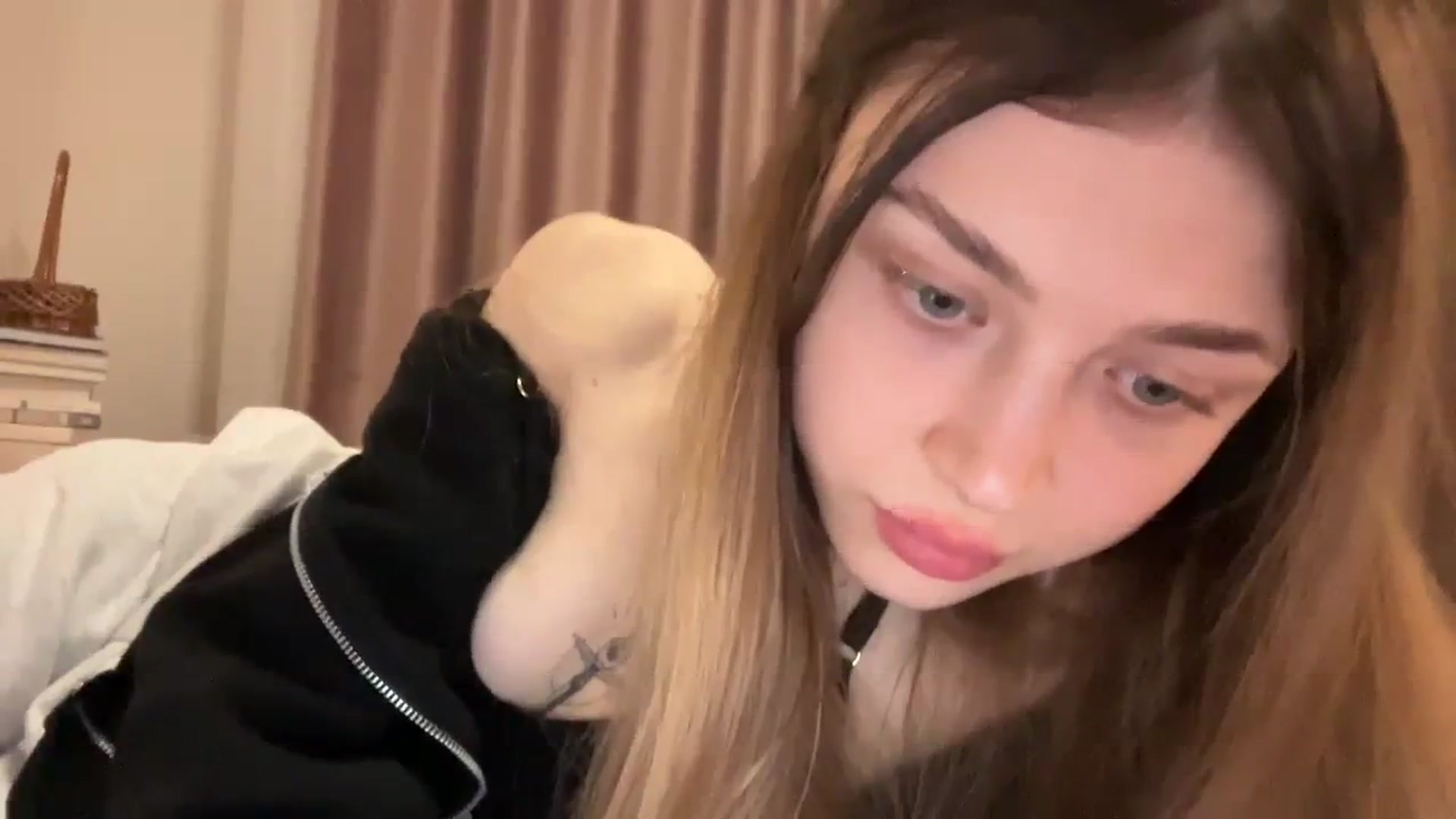 Gallery image thumbnail from Coconut_dream's myfreecams stream on, 01/24/2024, 21:02 image 10 of 20