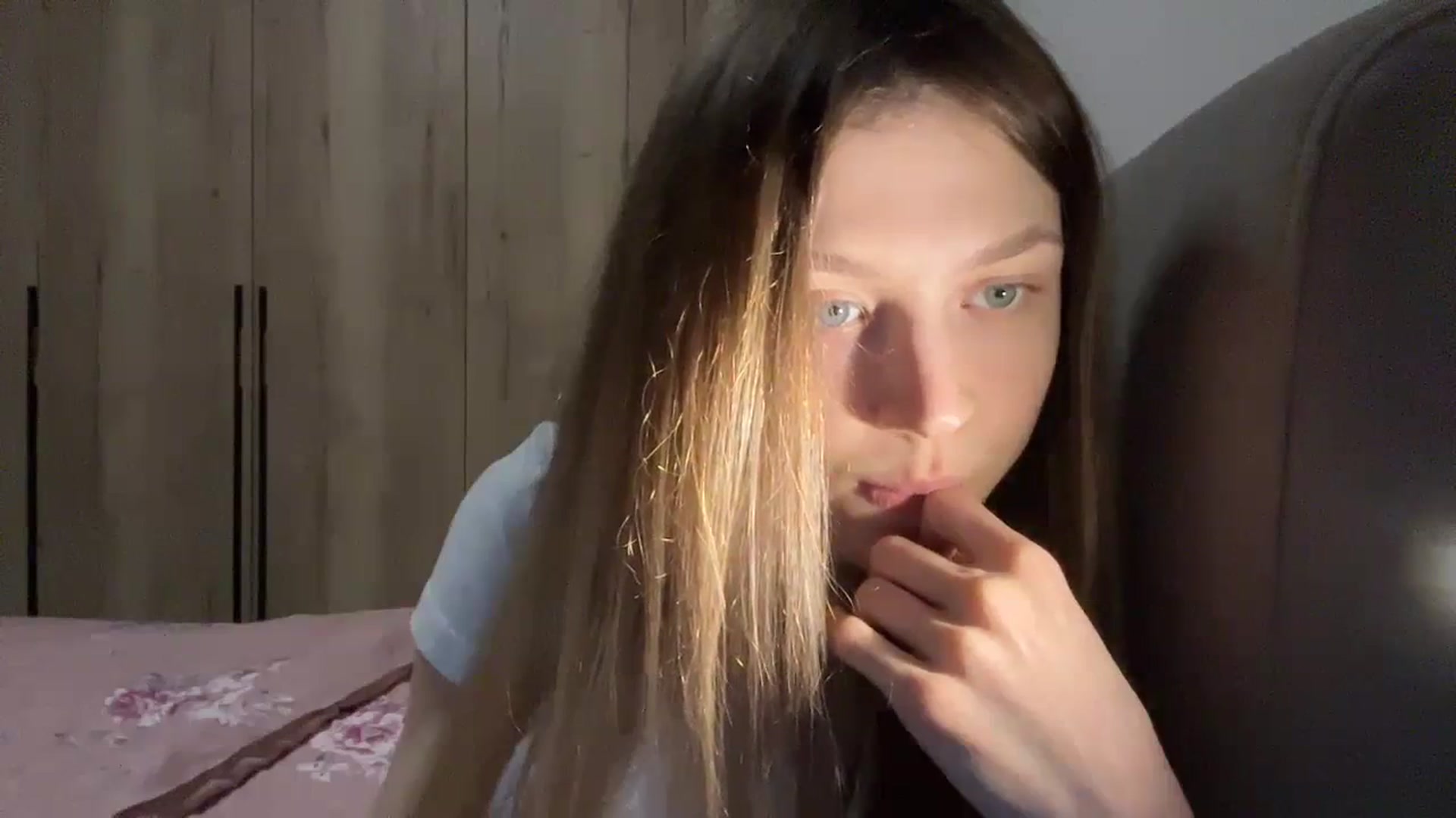Gallery image thumbnail from Coconut_dream's myfreecams stream on, 01/27/2024, 22:22 image 15 of 20