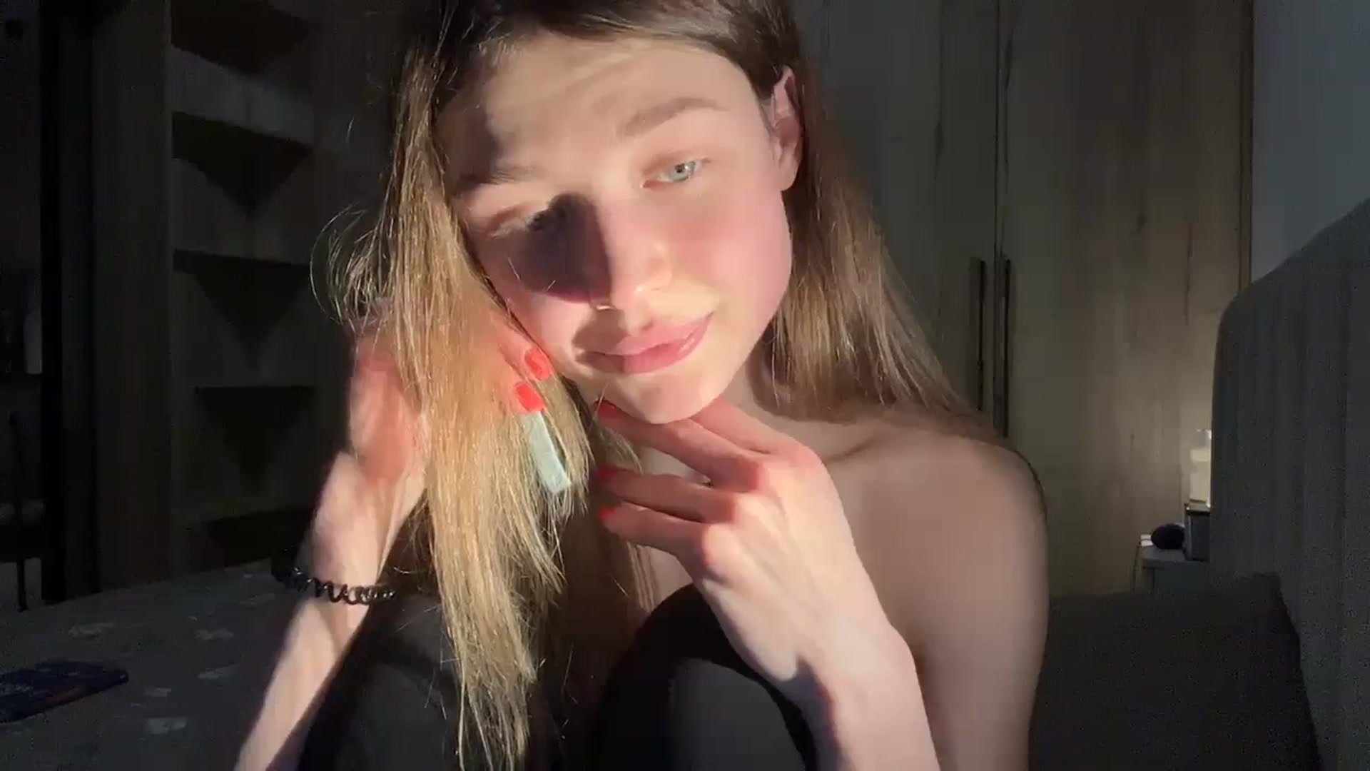 Gallery image thumbnail from Coconut_dream's myfreecams stream on, 02/04/2024, 17:27 image 6 of 20