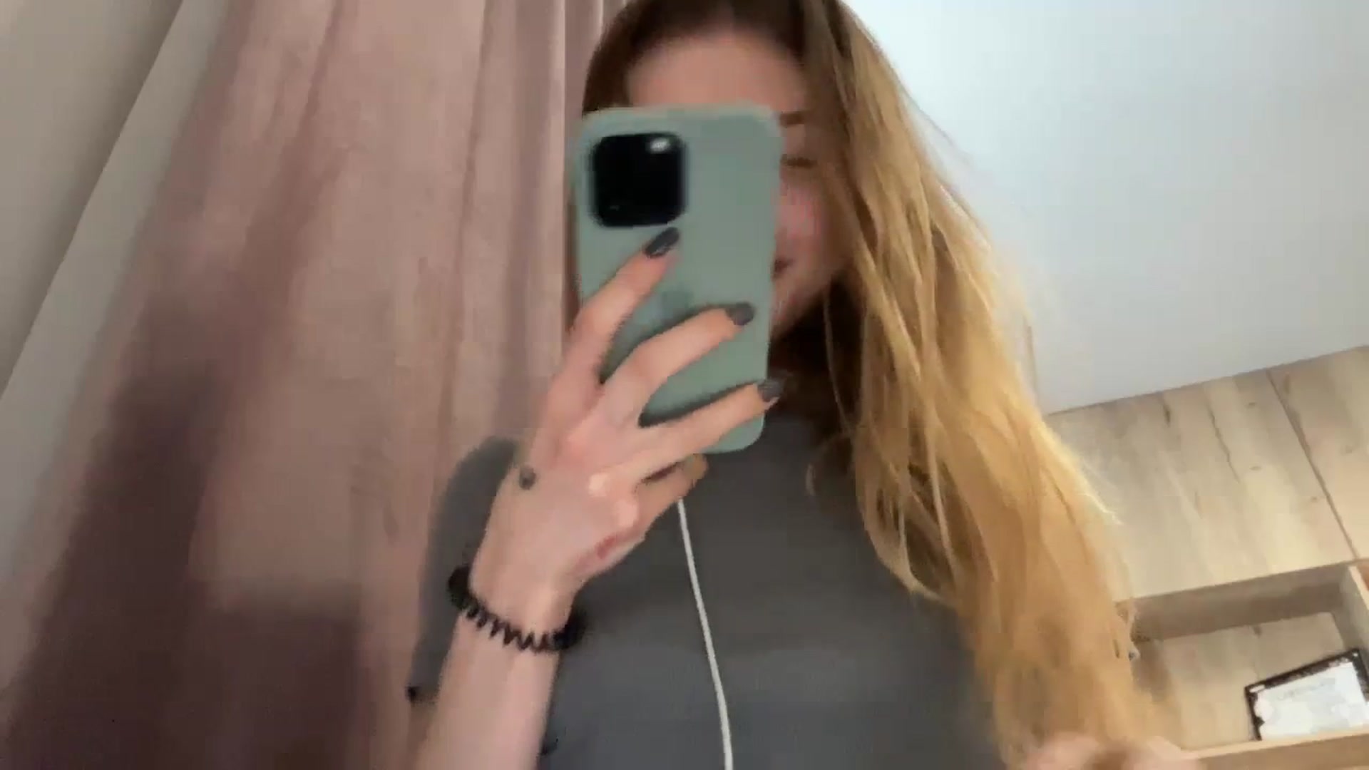 Gallery image thumbnail from Coconut_dream's myfreecams stream on, 02/10/2024, 13:31 image 9 of 20