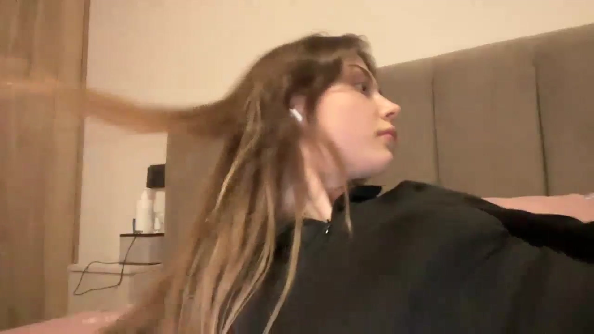 Gallery image thumbnail from Coconut_dream's myfreecams stream on, 02/11/2024, 20:20 image 13 of 20