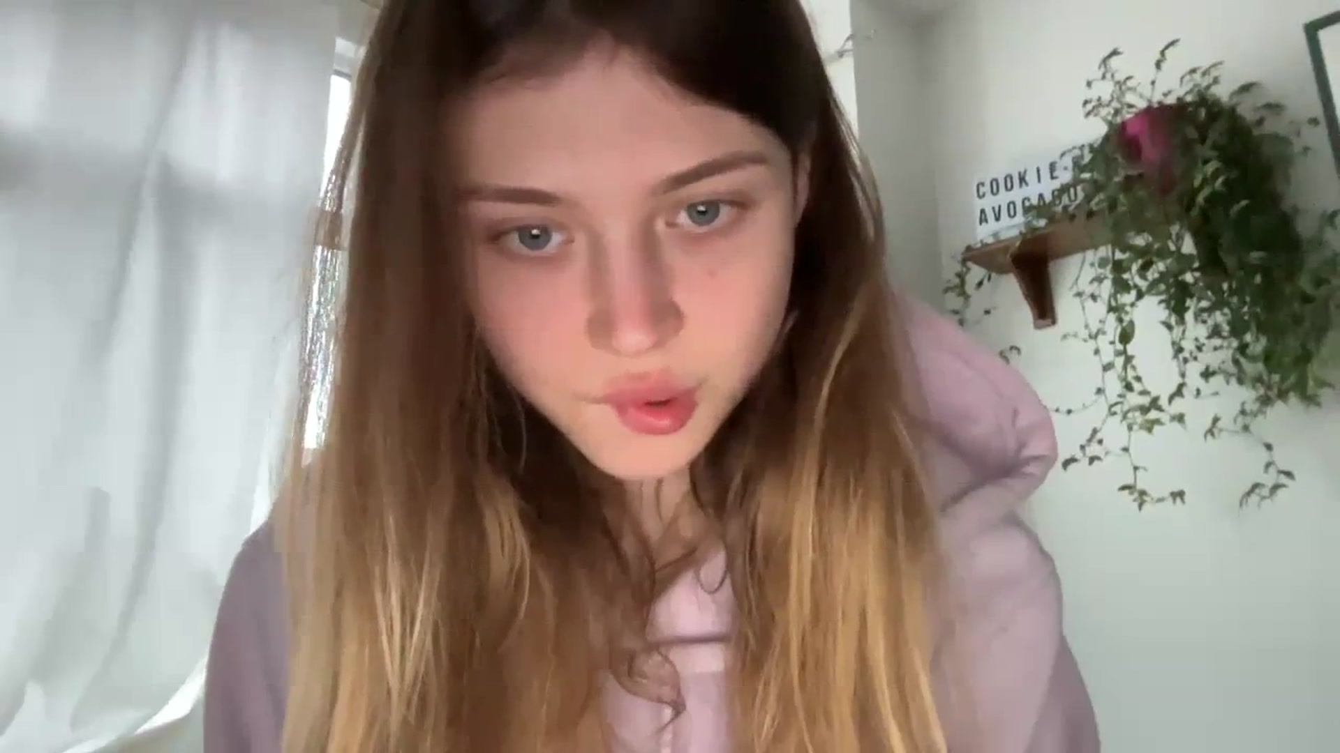 Gallery image thumbnail from Coconut_dream's myfreecams stream on, 03/10/2024, 17:14 image 11 of 20