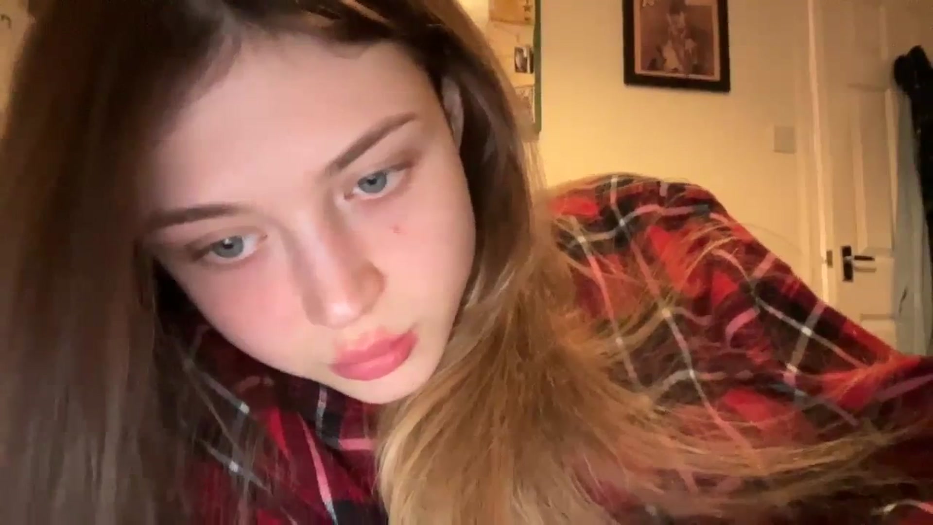 Gallery image thumbnail from Coconut_dream's myfreecams stream on, 03/11/2024, 21:32 image 19 of 20
