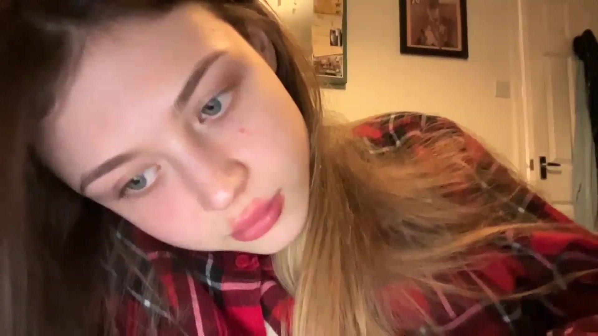 Gallery image thumbnail from Coconut_dream's myfreecams stream on, 03/11/2024, 21:32 image 17 of 20