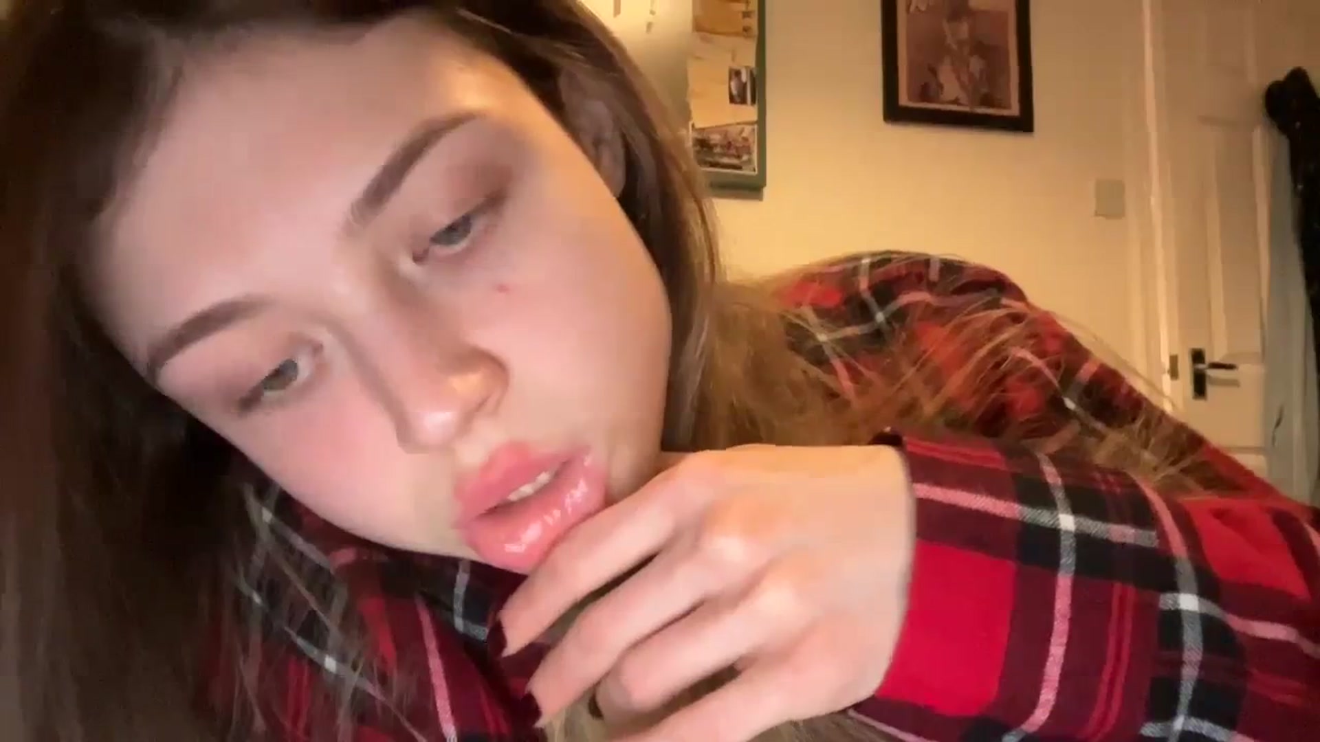 Gallery image thumbnail from Coconut_dream's myfreecams stream on, 03/11/2024, 21:32 image 18 of 20
