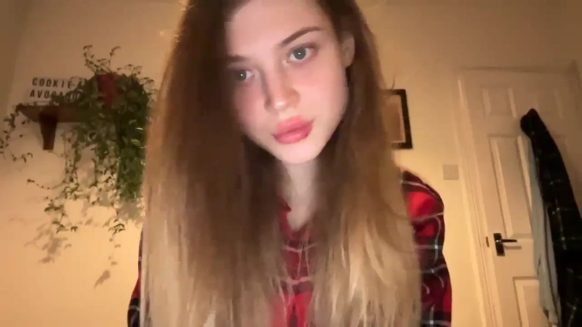 Gallery image thumbnail from Coconut_dream's myfreecams stream on, 03/11/2024, 21:32 image 11 of 20