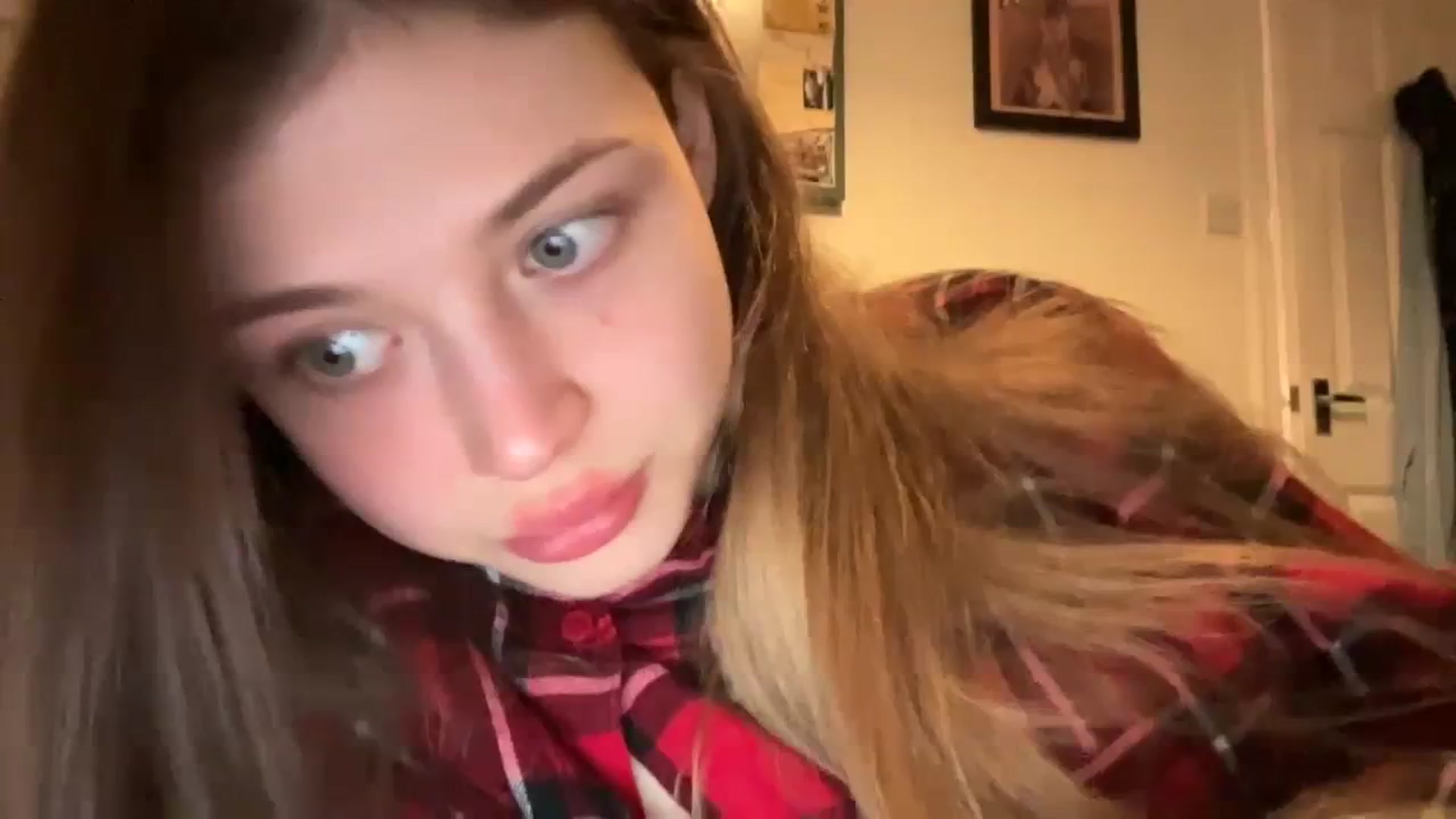 Gallery image thumbnail from Coconut_dream's myfreecams stream on, 03/11/2024, 21:32 image 16 of 20