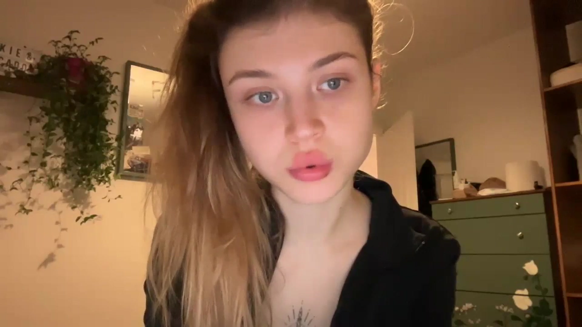 Gallery image thumbnail from Coconut_dream's myfreecams stream on, 03/12/2024, 19:59 image 2 of 20