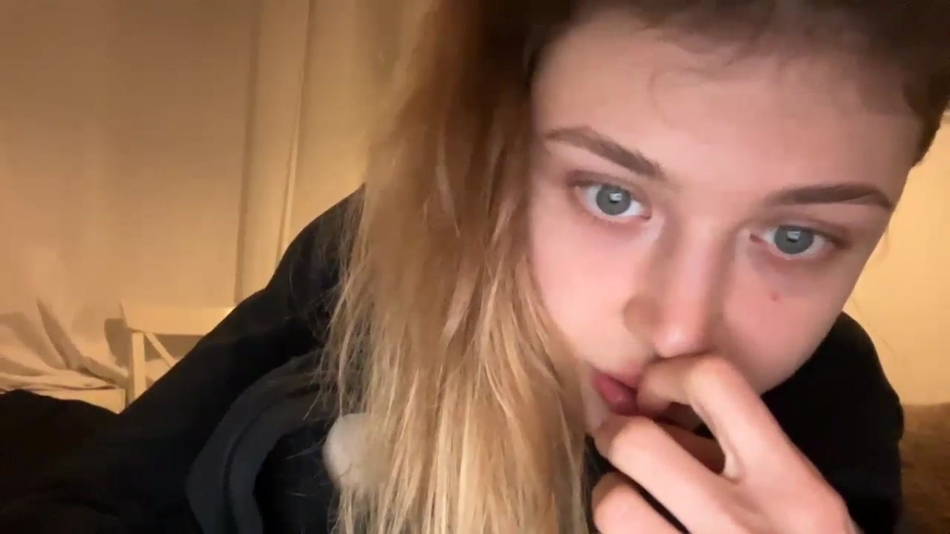 Gallery image thumbnail from Coconut_dream's myfreecams stream on, 03/12/2024, 19:59 image 10 of 20