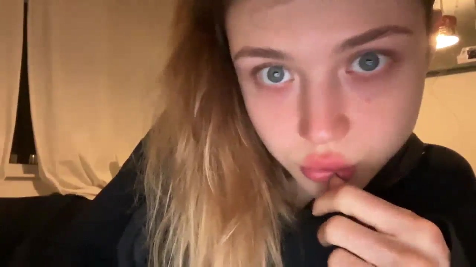 Gallery image thumbnail from Coconut_dream's myfreecams stream on, 03/12/2024, 19:59 image 7 of 20