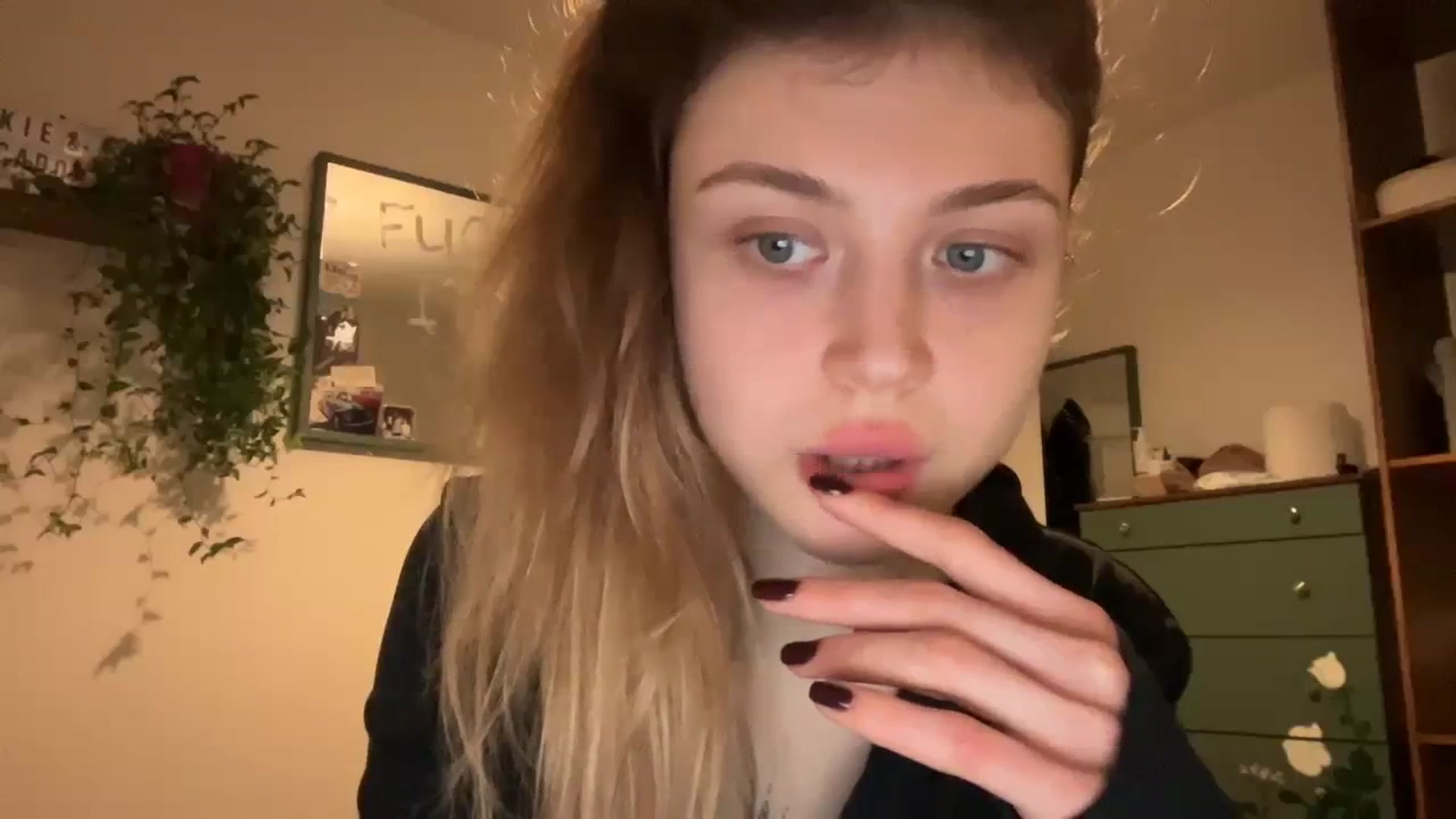 Gallery image thumbnail from Coconut_dream's myfreecams stream on, 03/12/2024, 19:59 image 3 of 20
