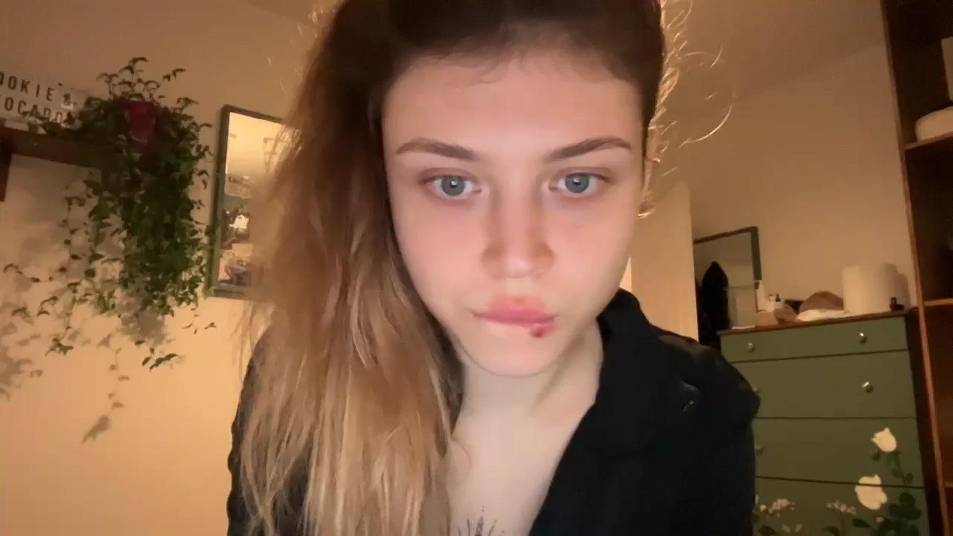 Gallery image thumbnail from Coconut_dream's myfreecams stream on, 03/12/2024, 19:59 image 6 of 20