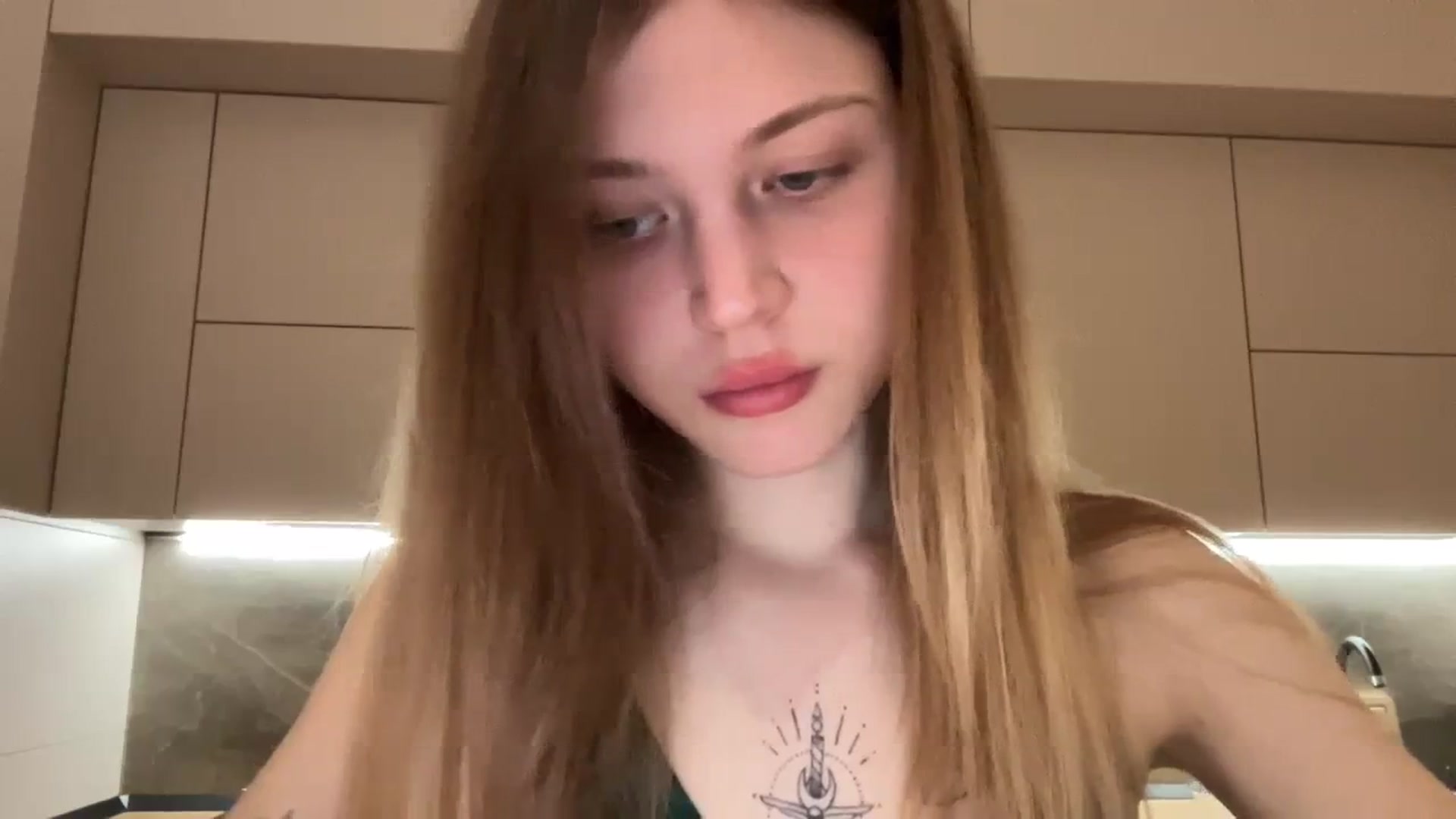 Gallery image thumbnail from Coconut_dream's myfreecams stream on, 04/12/2024, 20:53 image 4 of 20